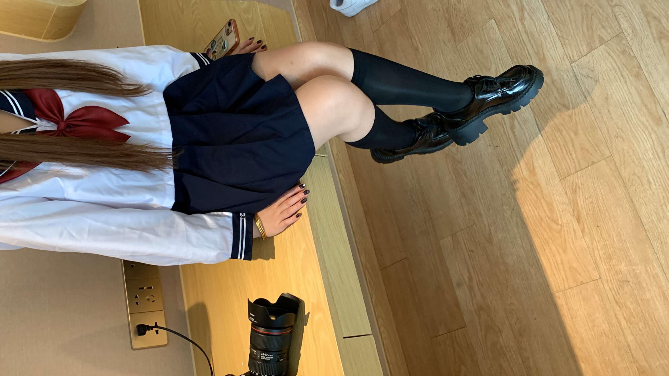 《约拍5个学生妹原味棉袜丝袜裸足》作品图