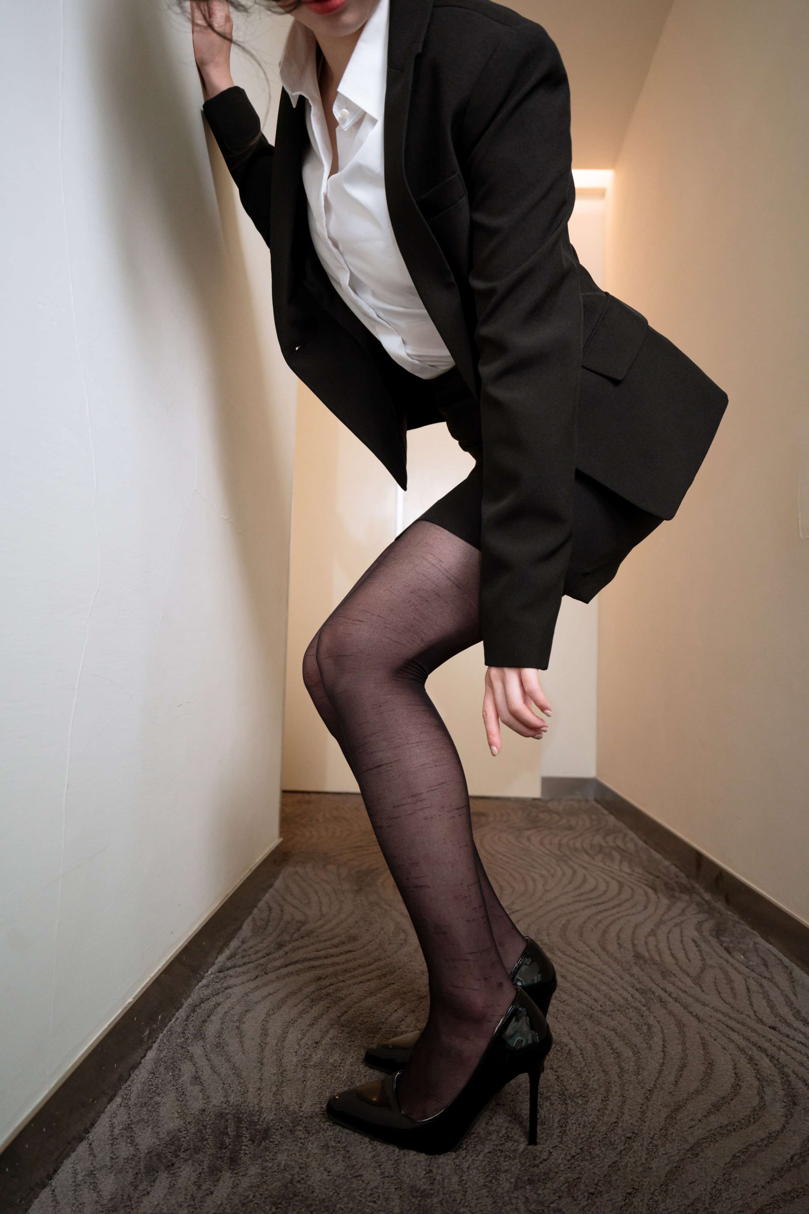 《晴晴 性感OL+球衣女孩+居家風 三重享受一次滿足》作品图