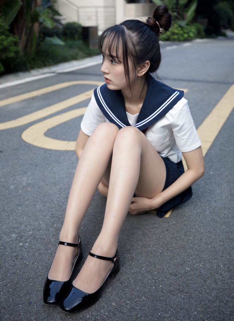 《水手制服肉丝脚丫》作品图