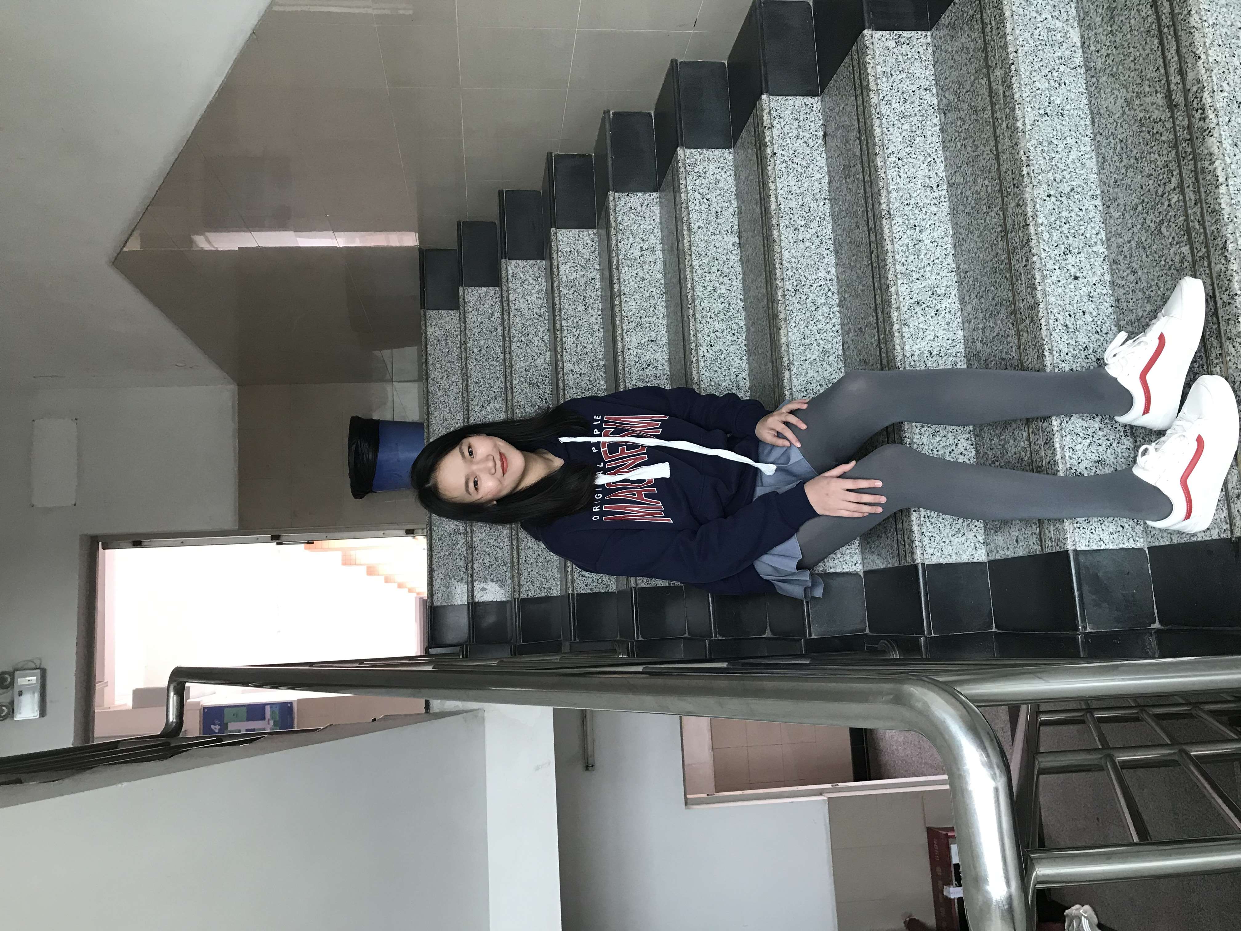 《校园回力の黑丝脚丫》作品图