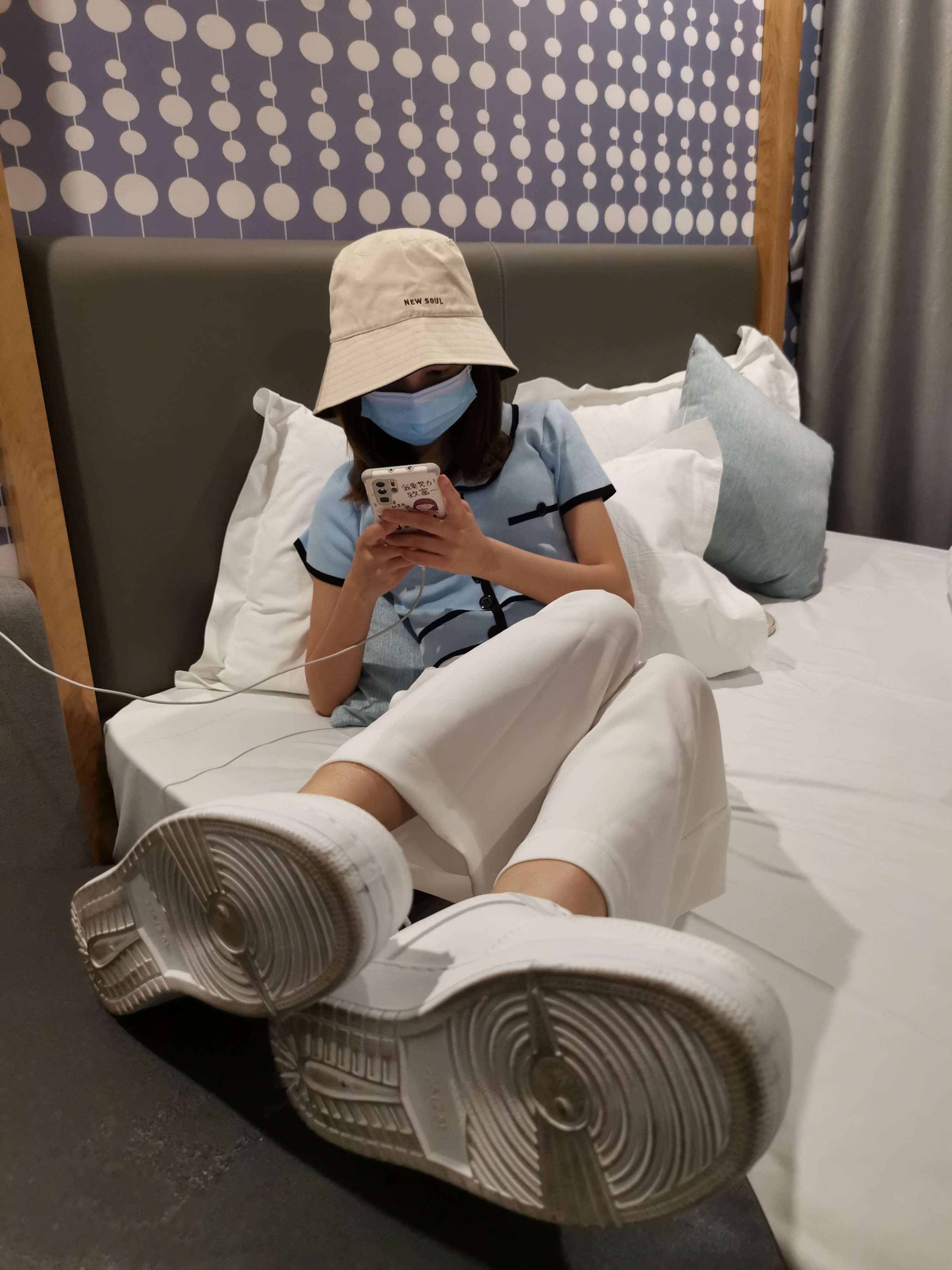 《珺珺板鞋の嫩足》作品图