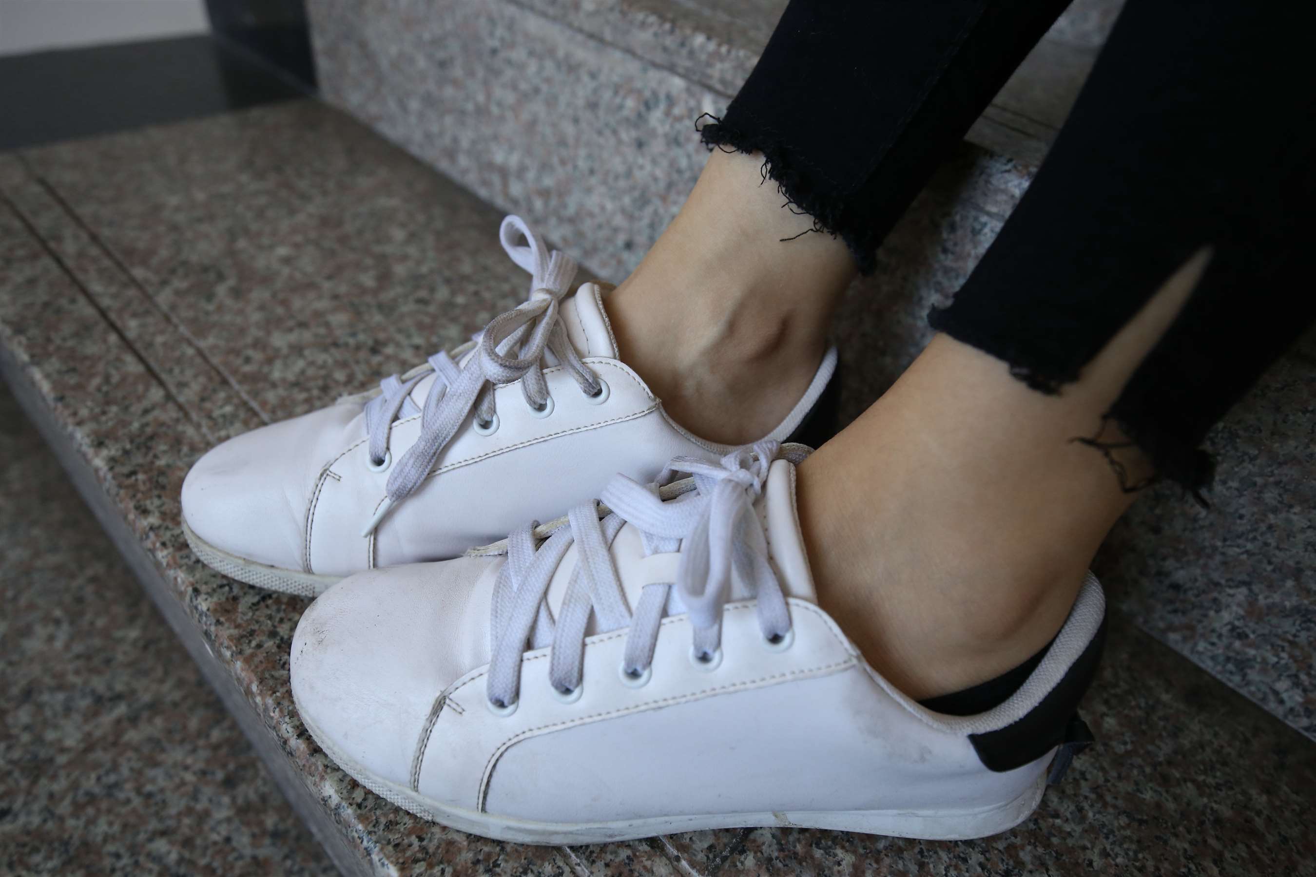 《学姐板鞋の船袜脚丫【视频1个网盘下载】》作品图