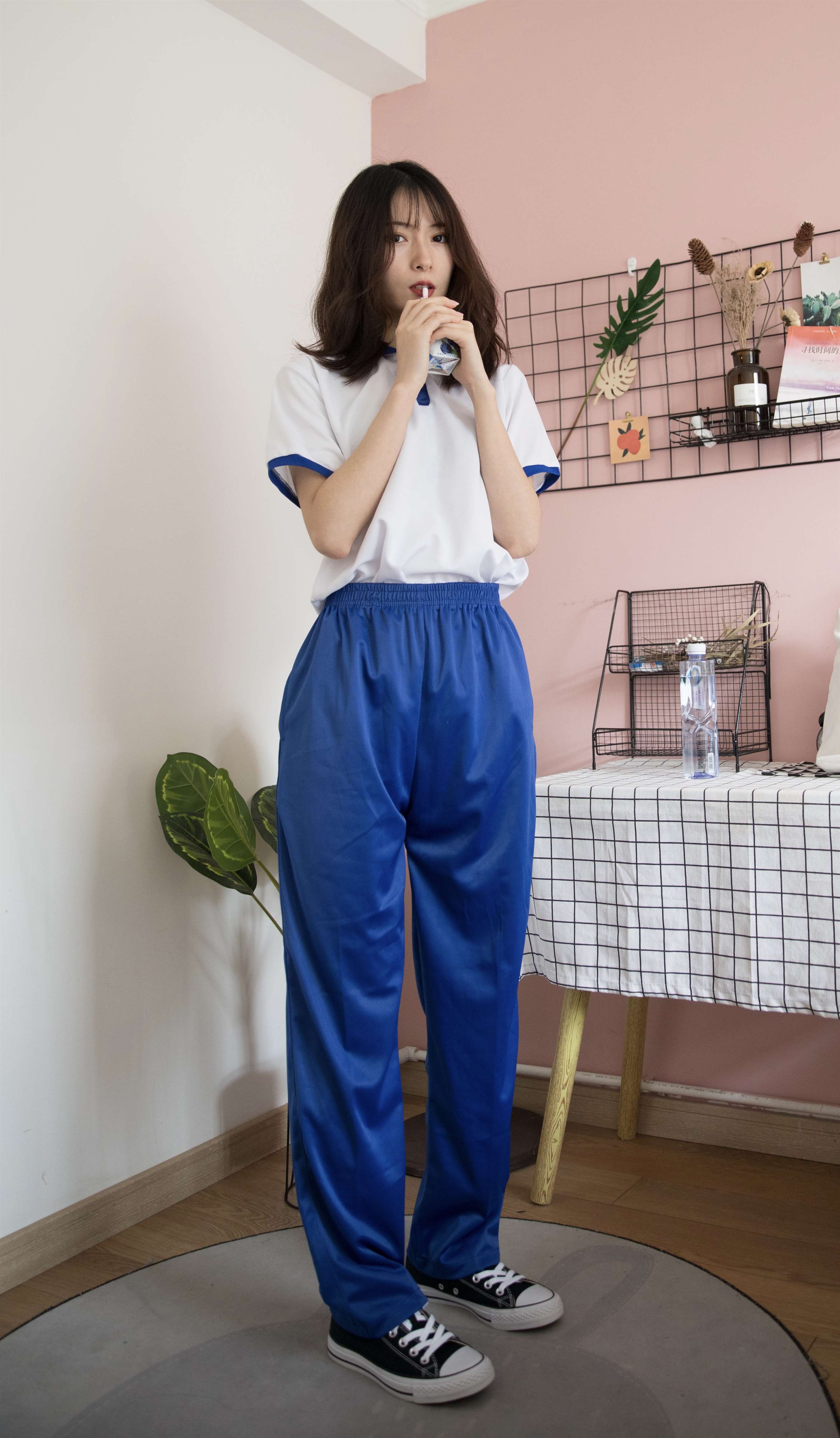 《校服女孩的帆布鞋の船袜脚【套图+视频】》作品图