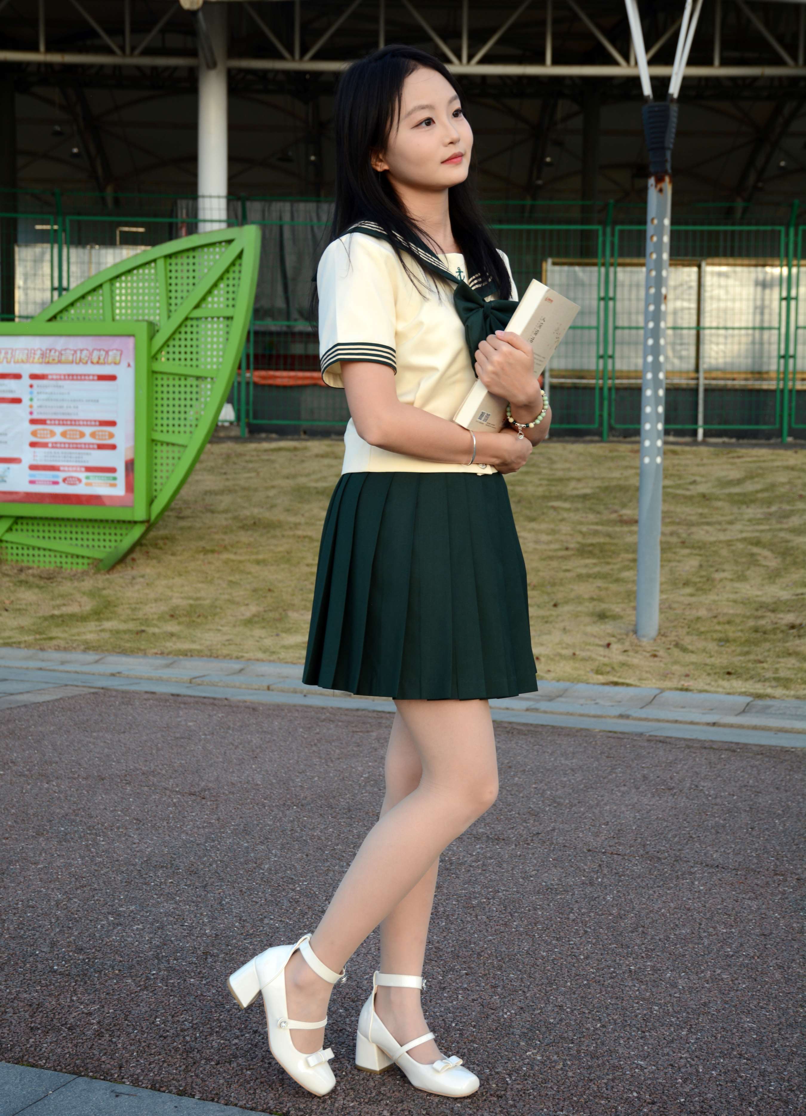 《双双 沙滩JK制服の丝足》作品图