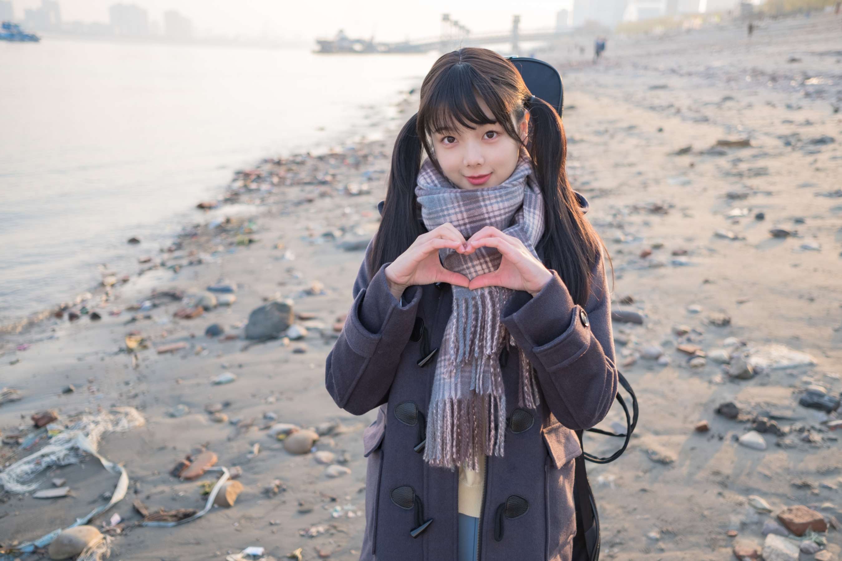 《吉他少女》作品图