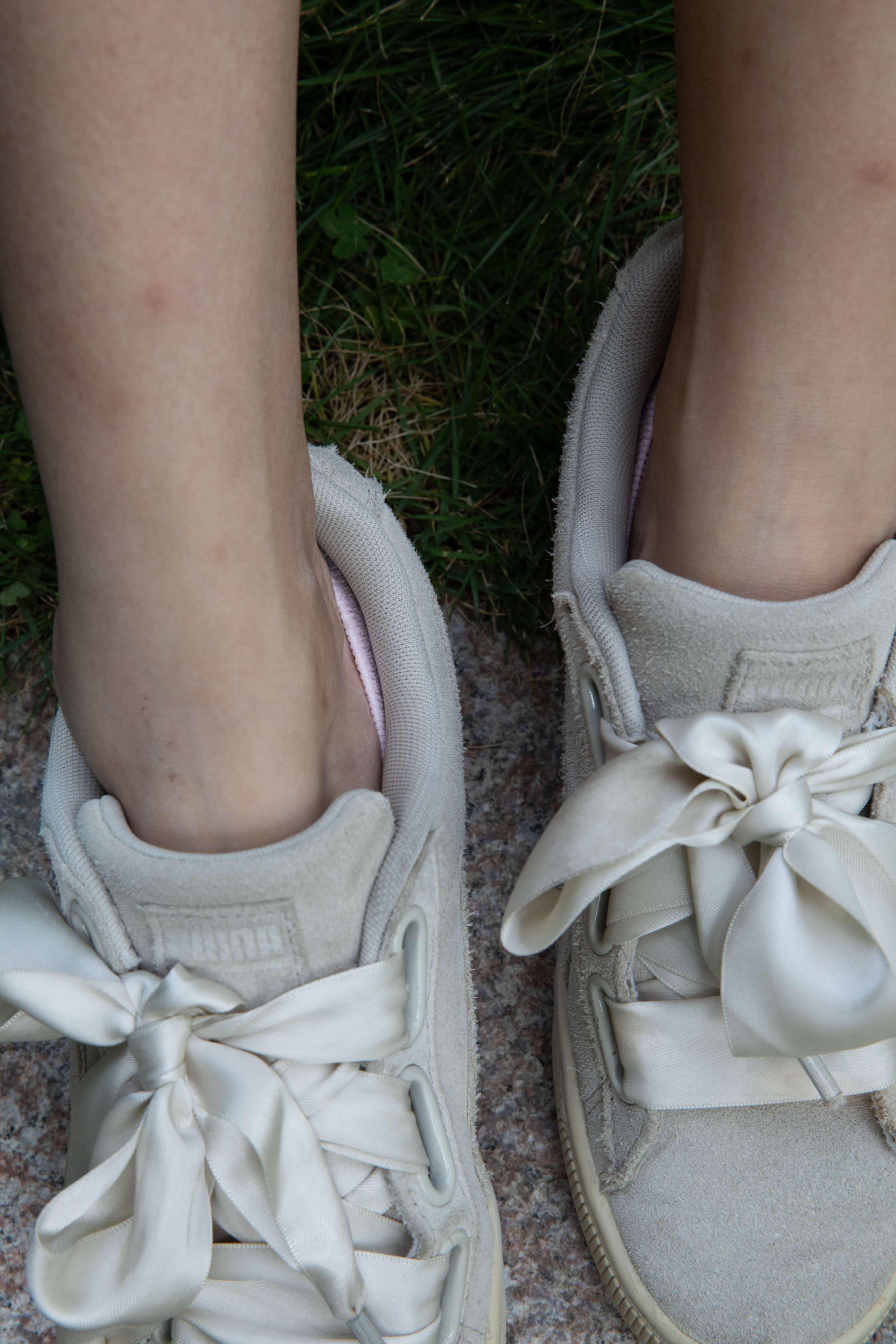 《学姐脱船袜展嫩足》作品图