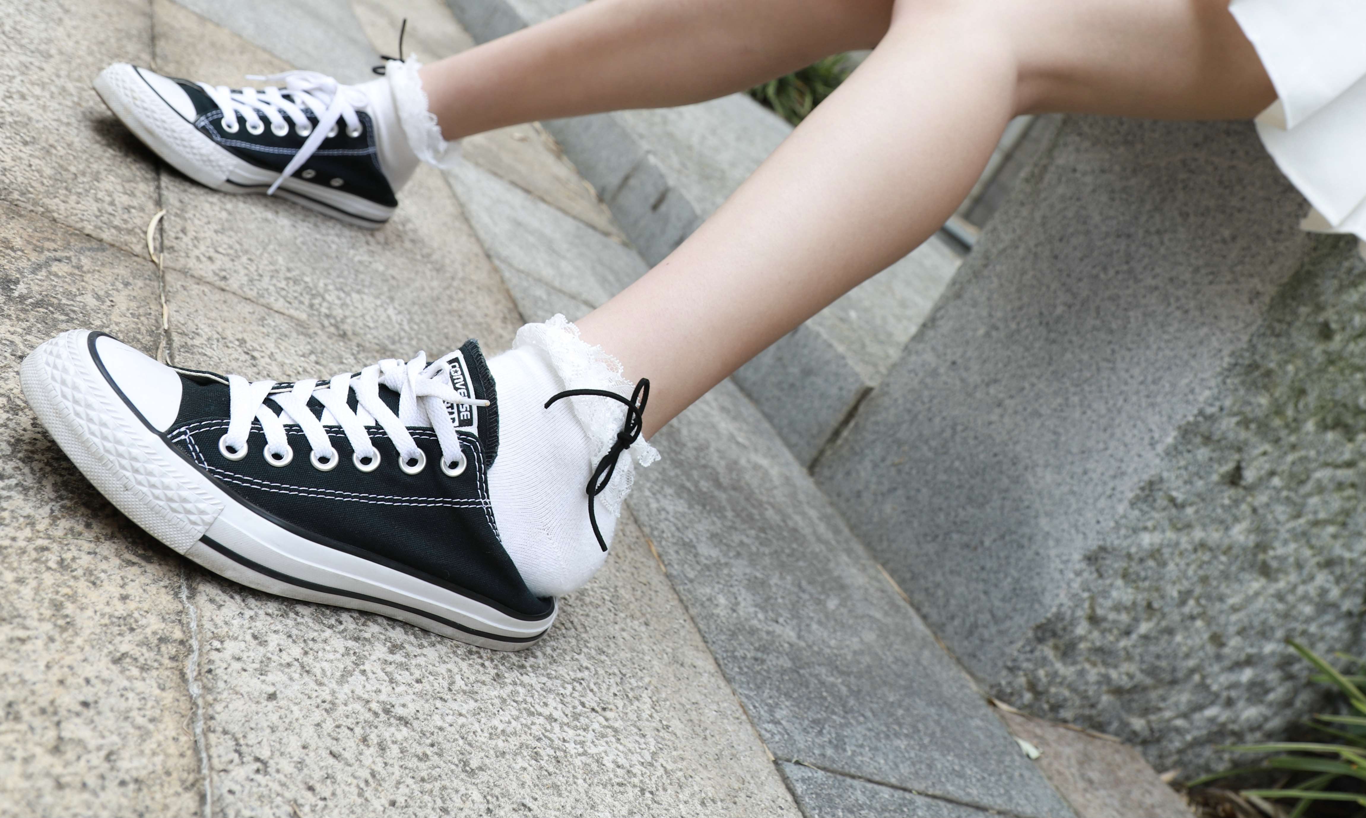 《帆布鞋の公主袜脚【套图+视频1个】》作品图
