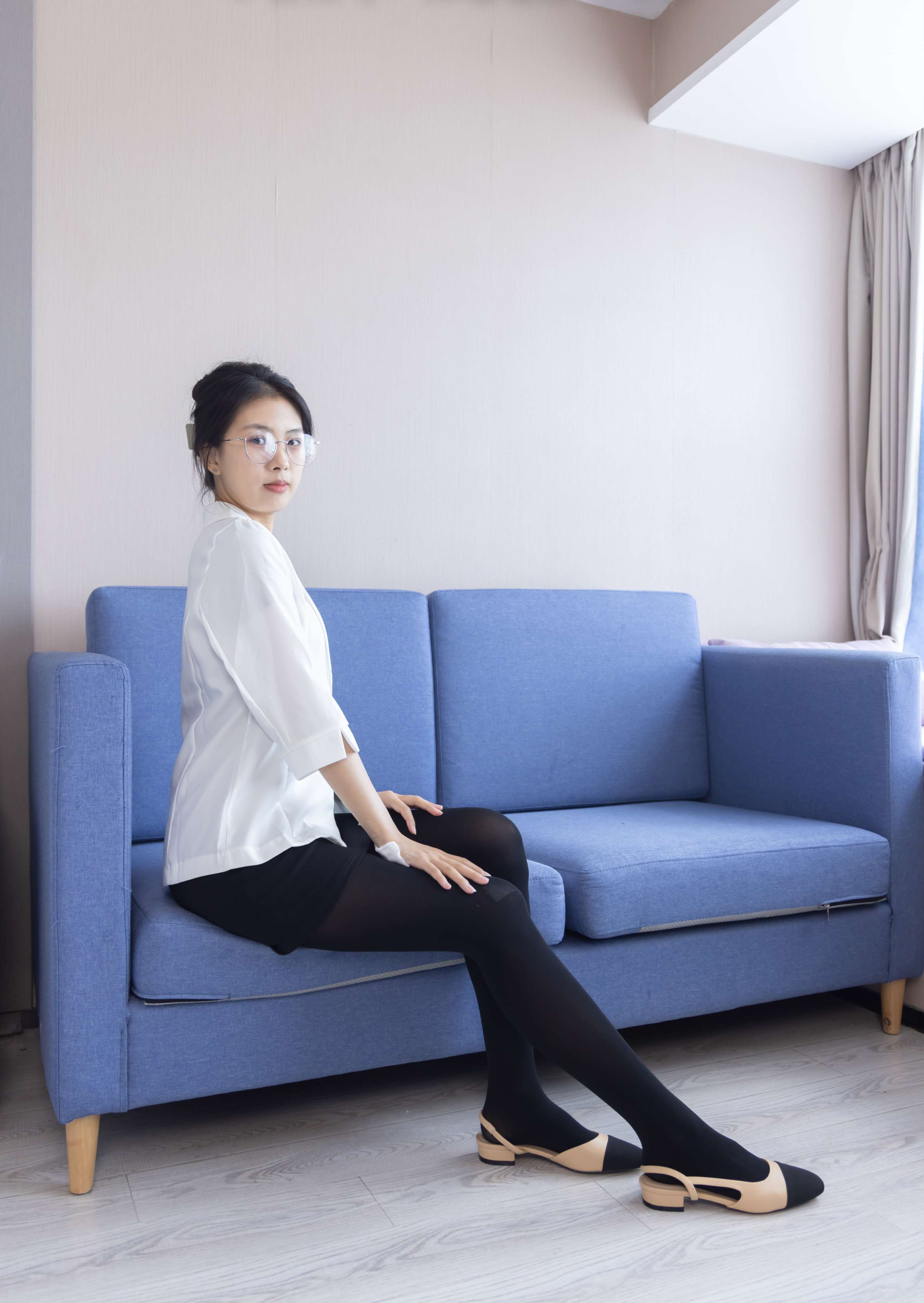 《奶油-两双平底鞋の厚丝脚丫》作品图