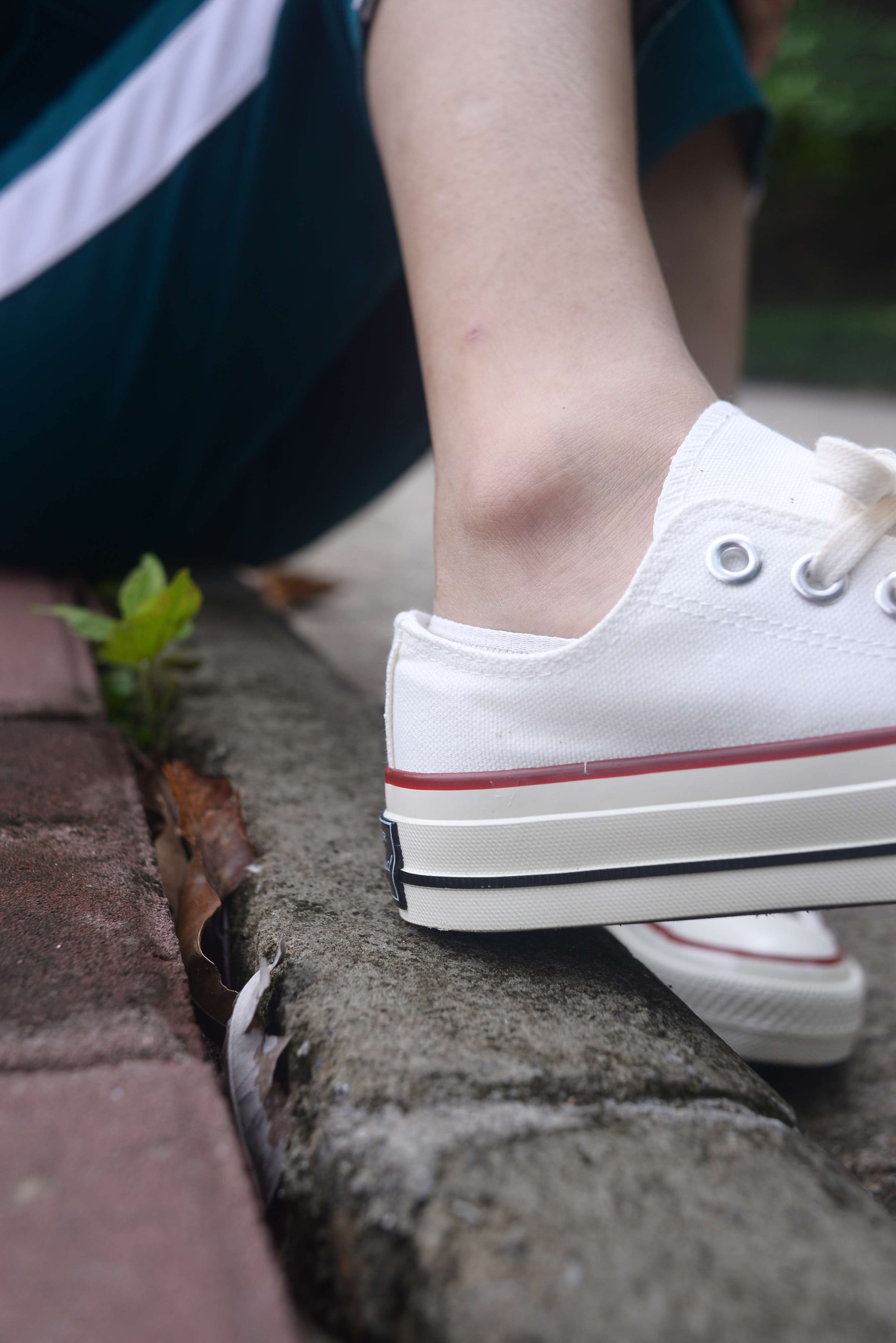 《学妹校服帆布鞋の棉袜脚》作品图