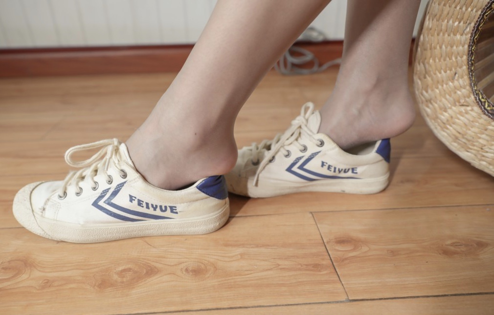 《清纯少女的灰丝袜》作品图