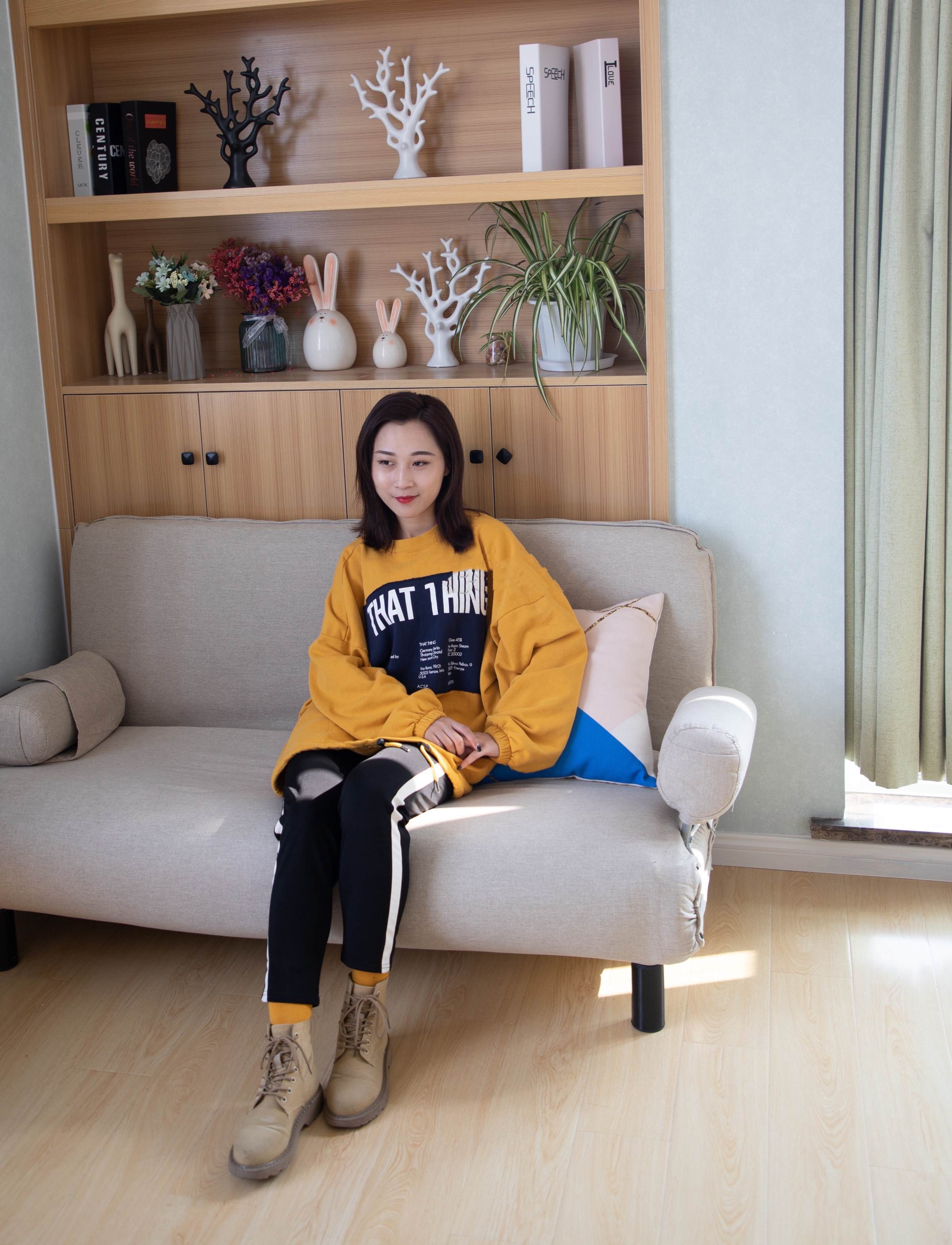 《喜欢黄色的小姐姐》作品图