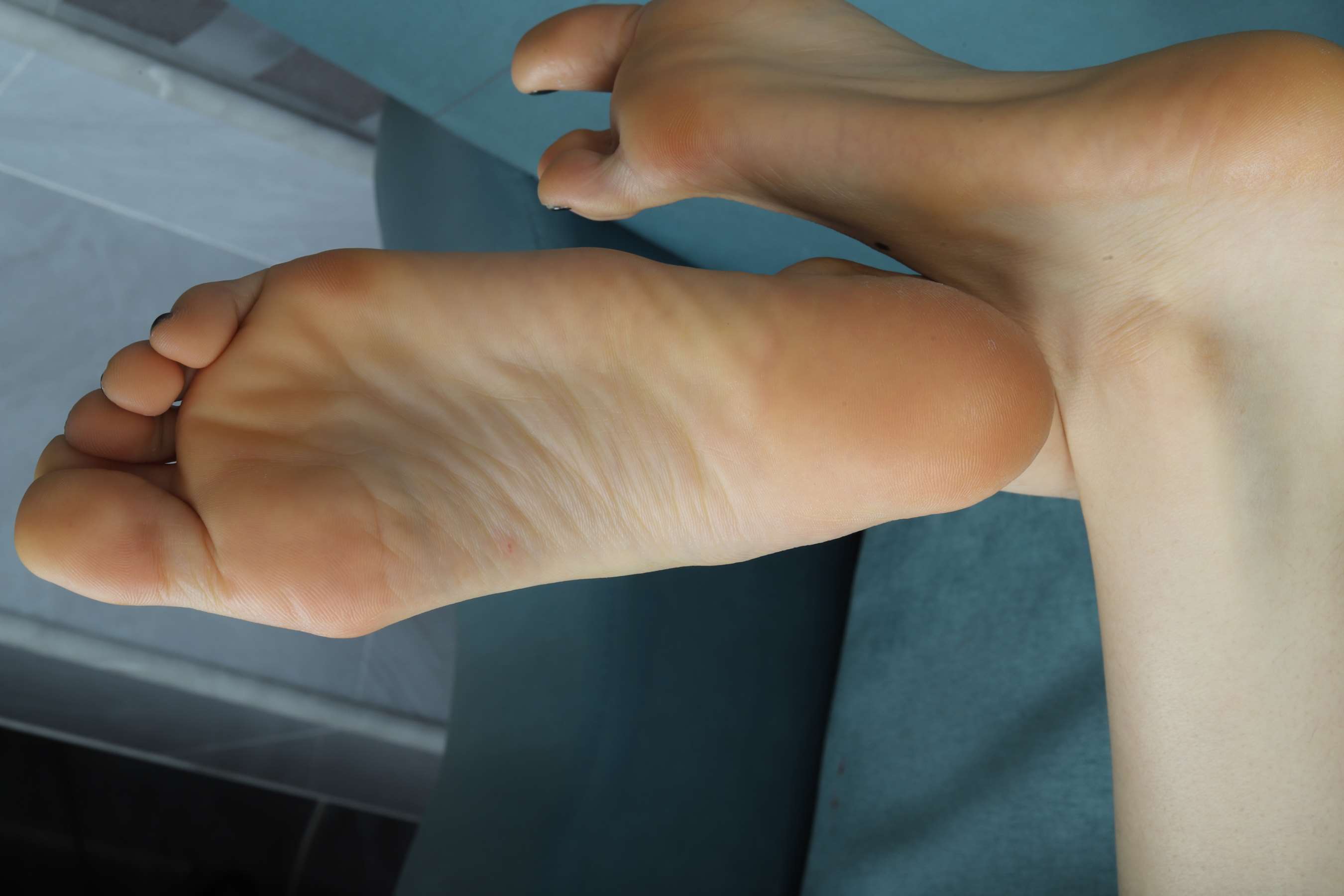 《爆炒飞飞的美脚》作品图