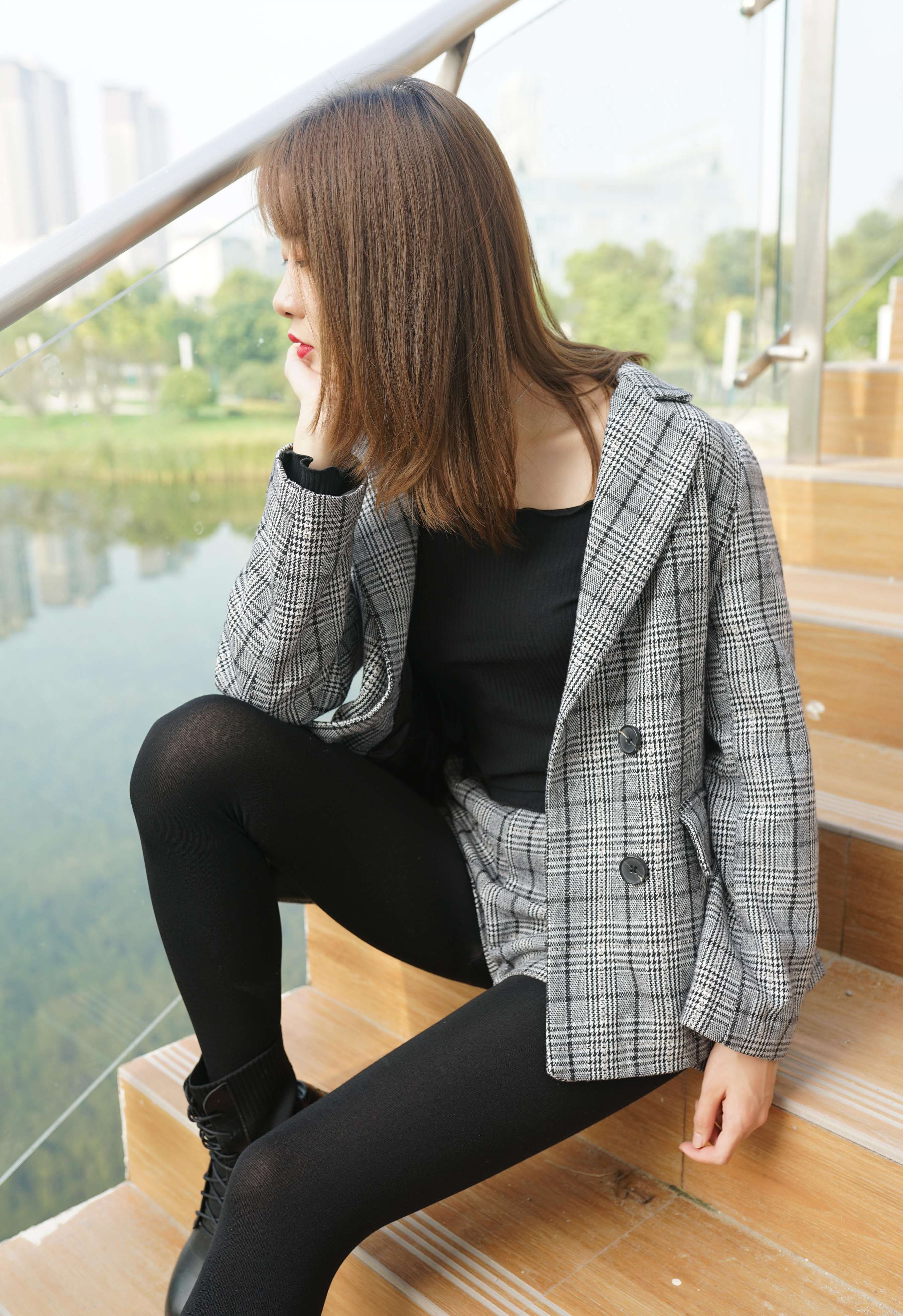 《蓓蓓少女 一叶残荷，一场秋寒》作品图