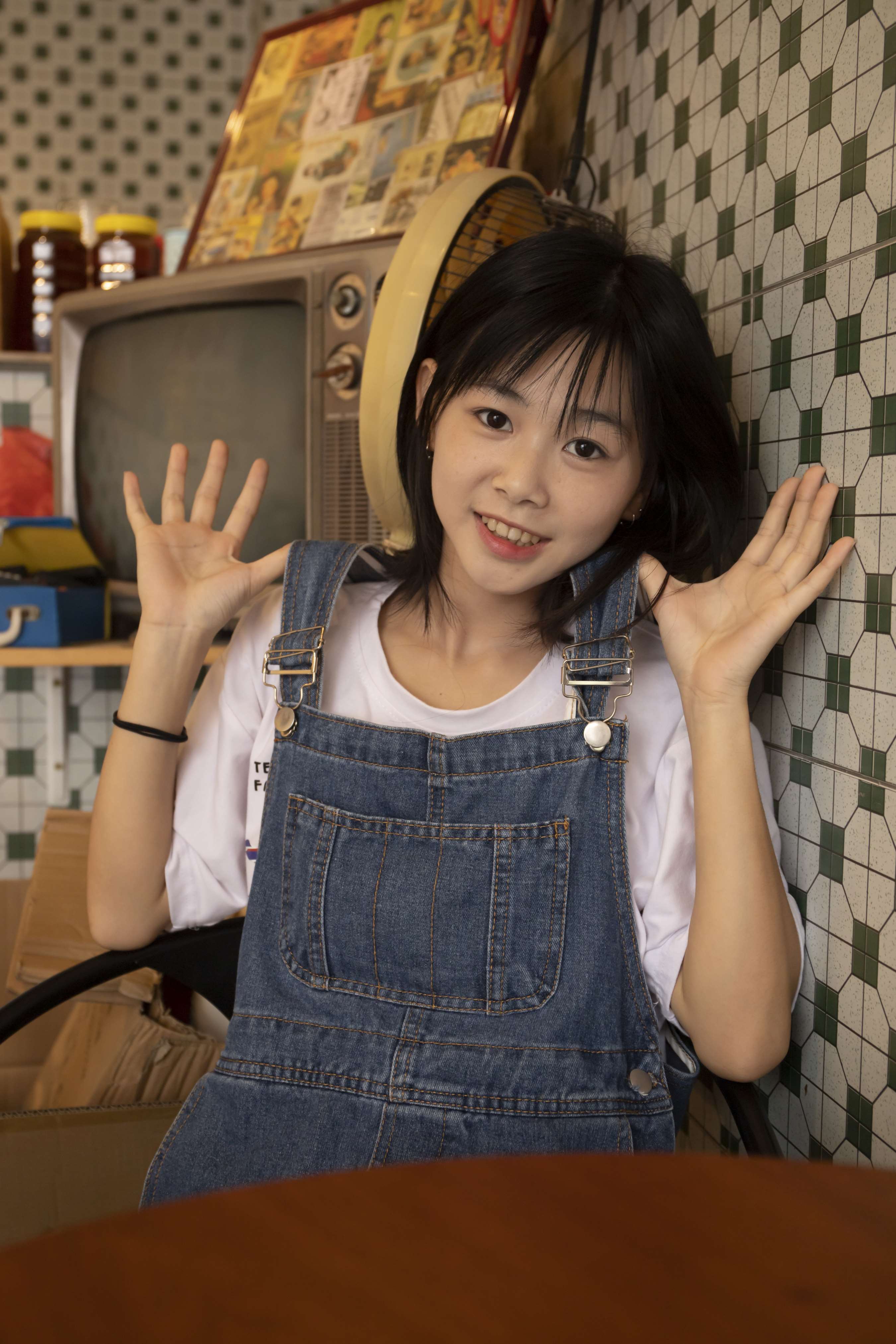 《小仙女静儿小镇游玩【套图+4K视频】》作品图