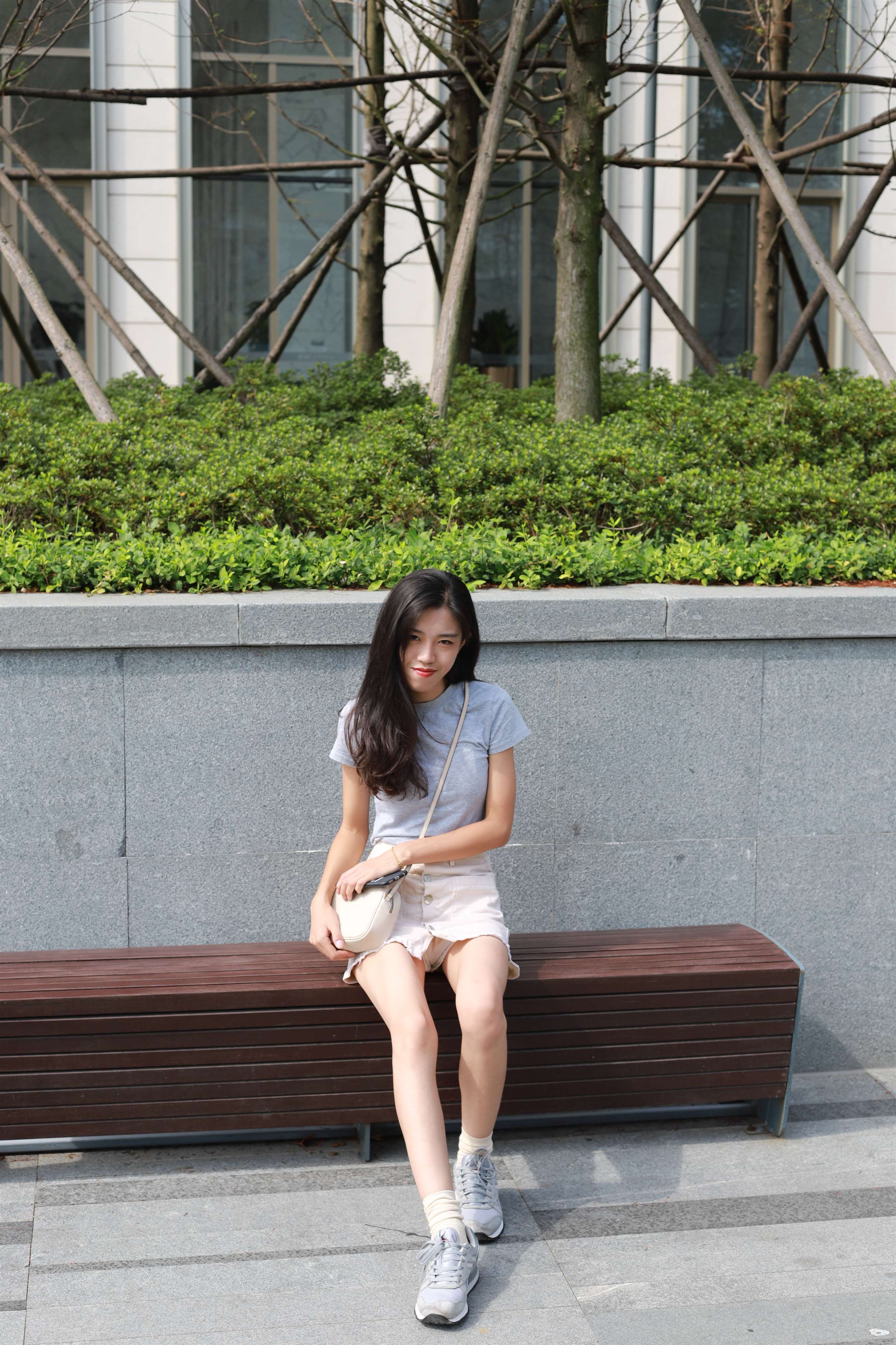 《热裤の运动鞋棉袜脚》作品图