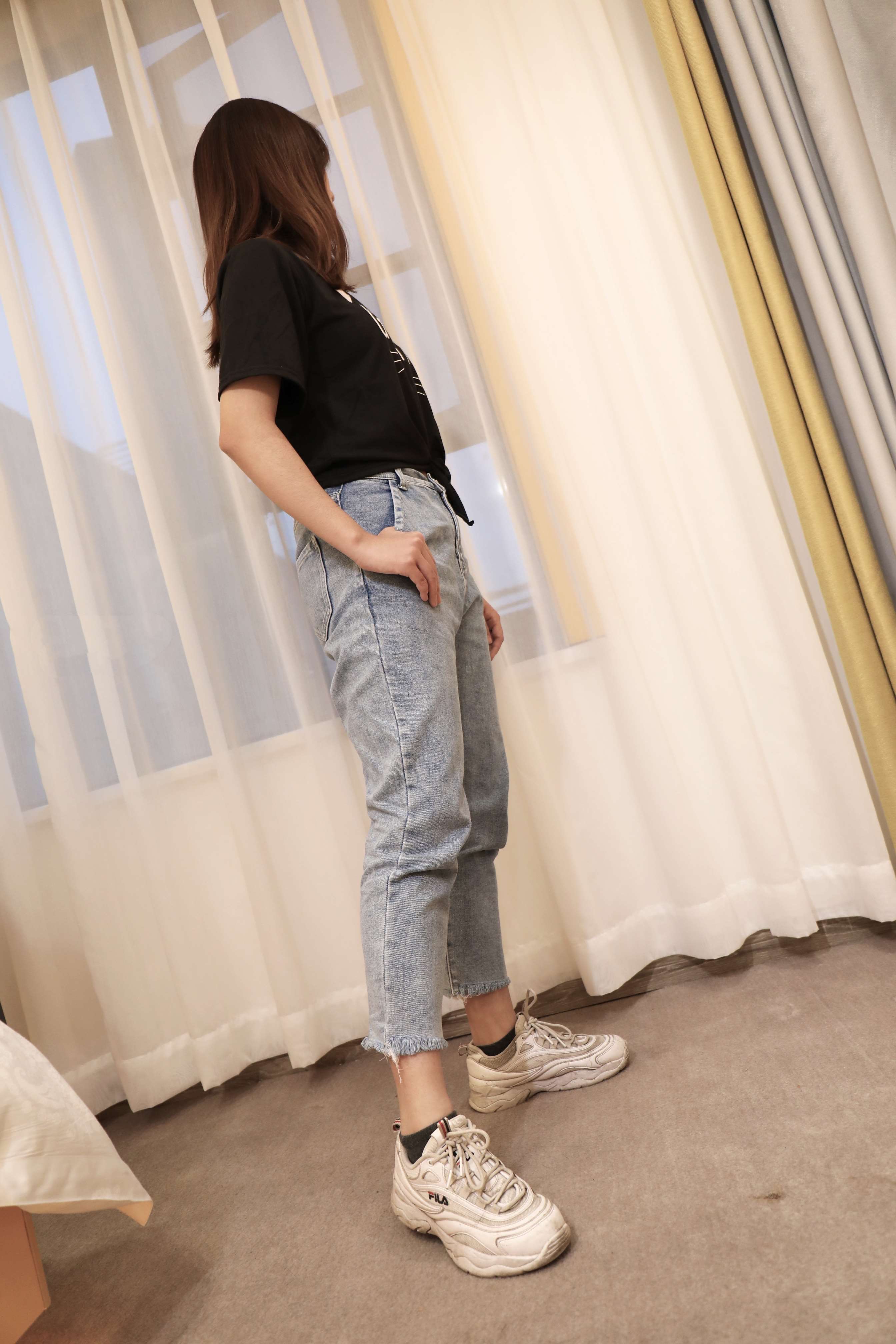 《学妹嫩足玩物》作品图