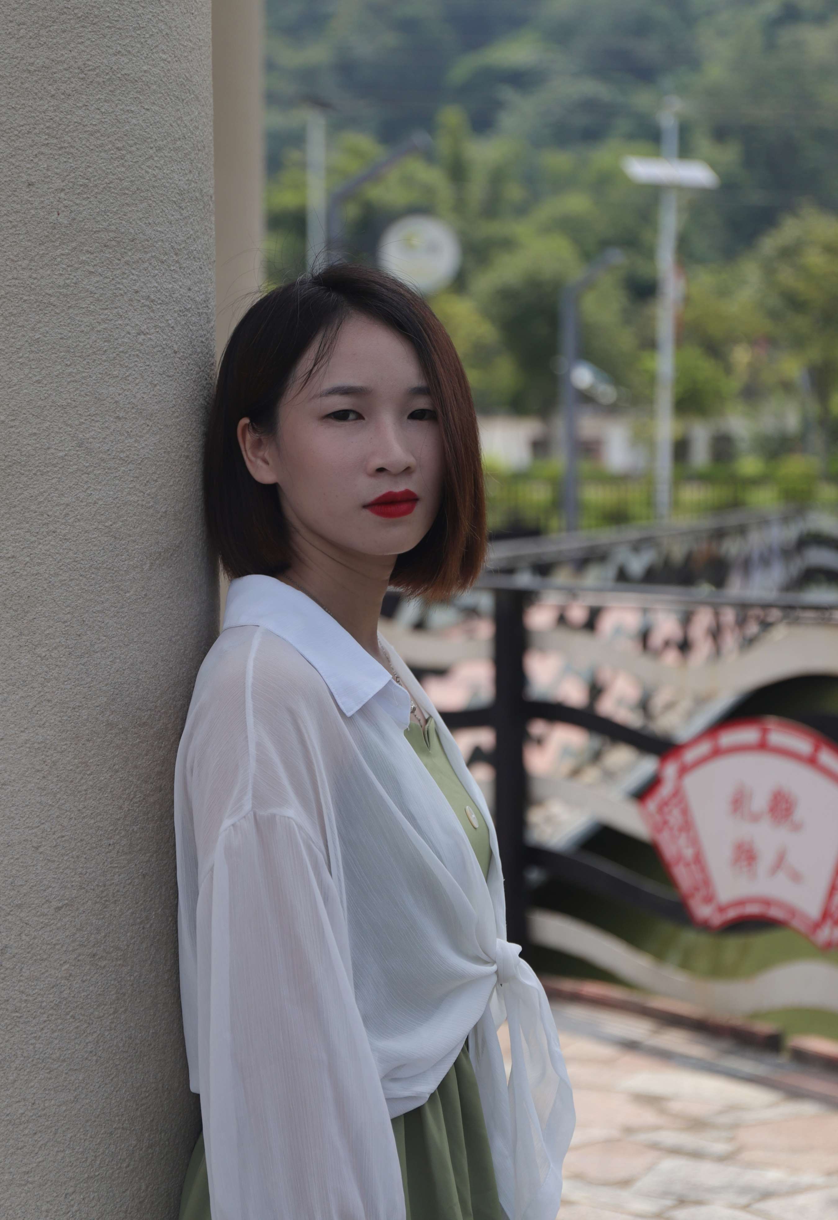 《气质嫣茹在湖中亭秀脚》作品图