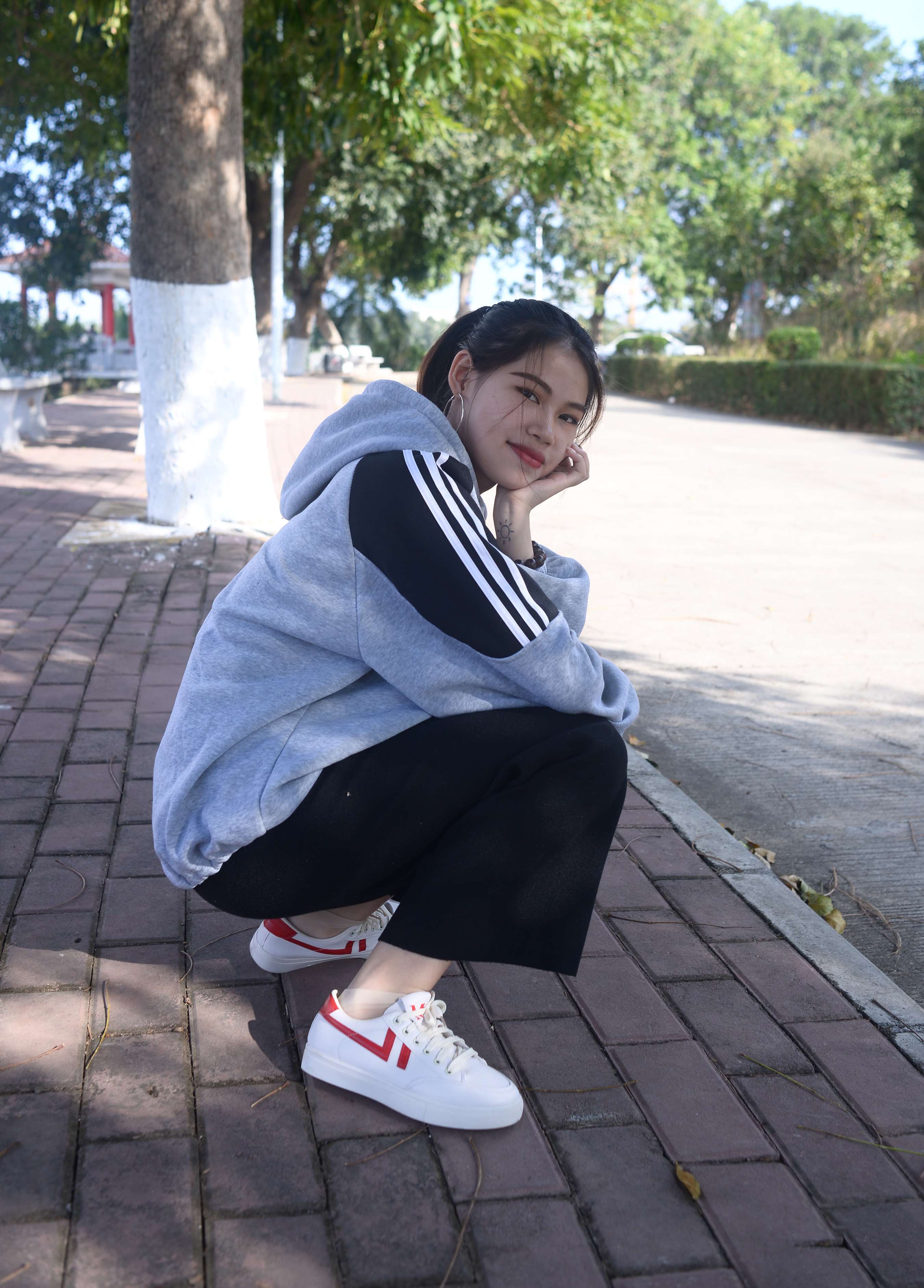 《苏瑶 檐上落下的星》作品图