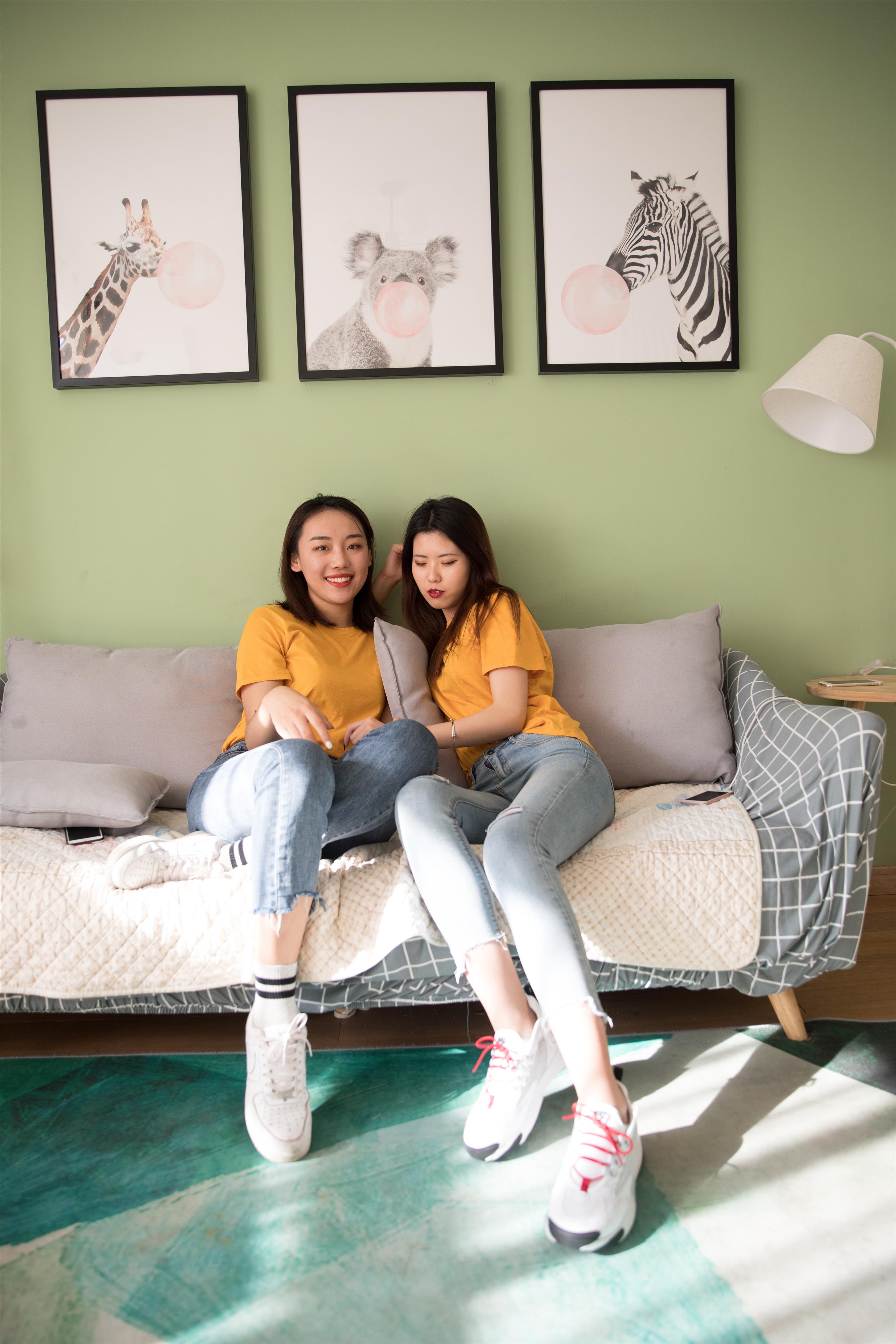 《姐妹装互脚+视频1个》作品图