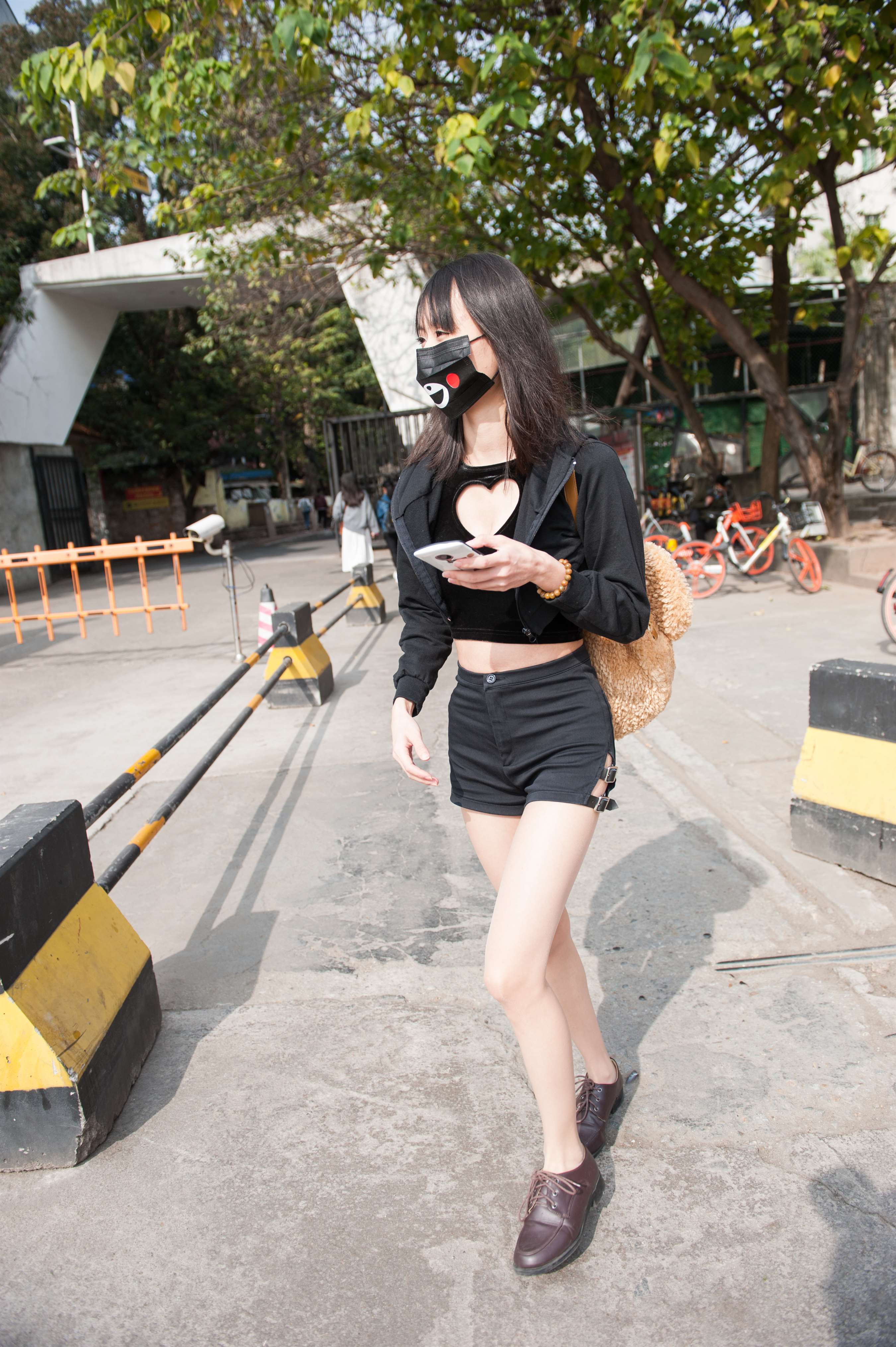 《热裤の肉丝脚》作品图