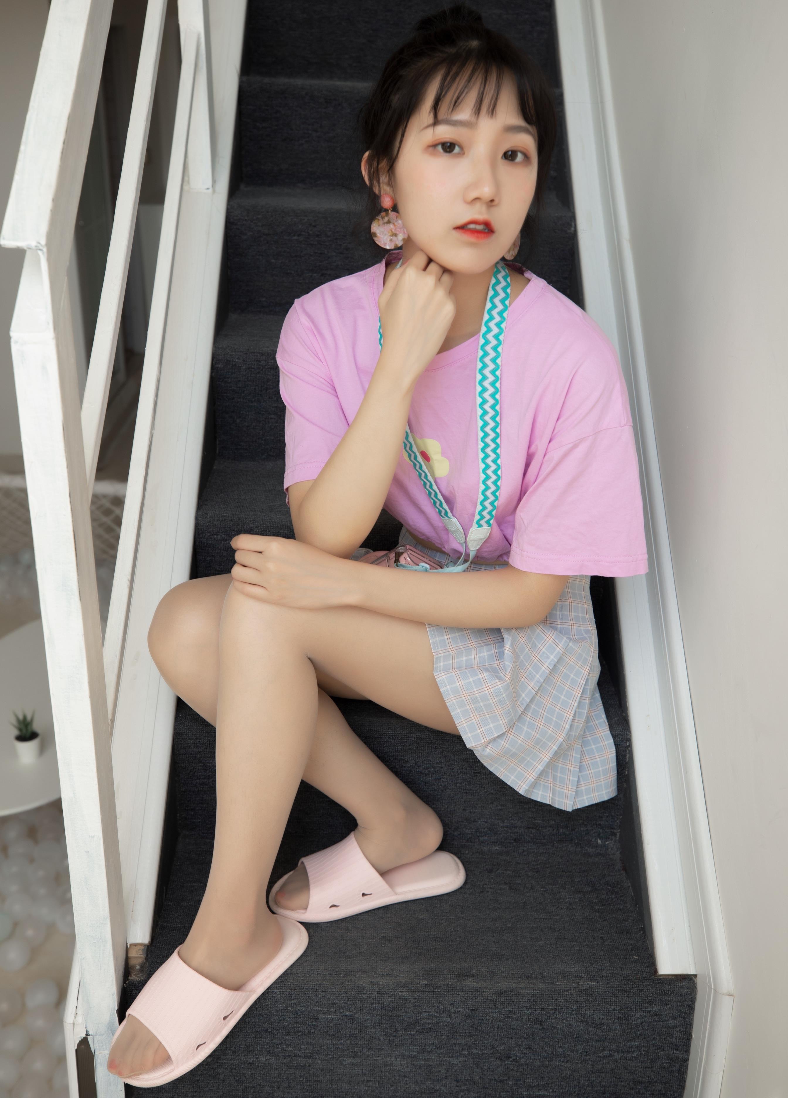 《凉拖丝袜脚丫》作品图