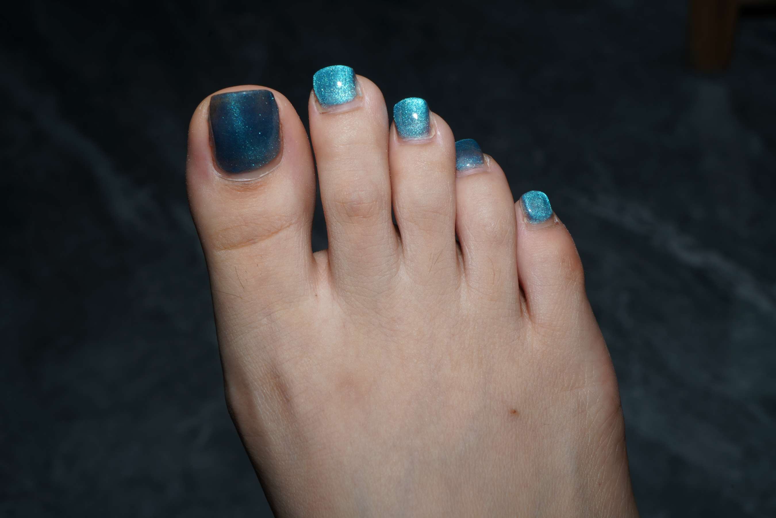 《伶伶小脚挑香蕉好好玩》作品图