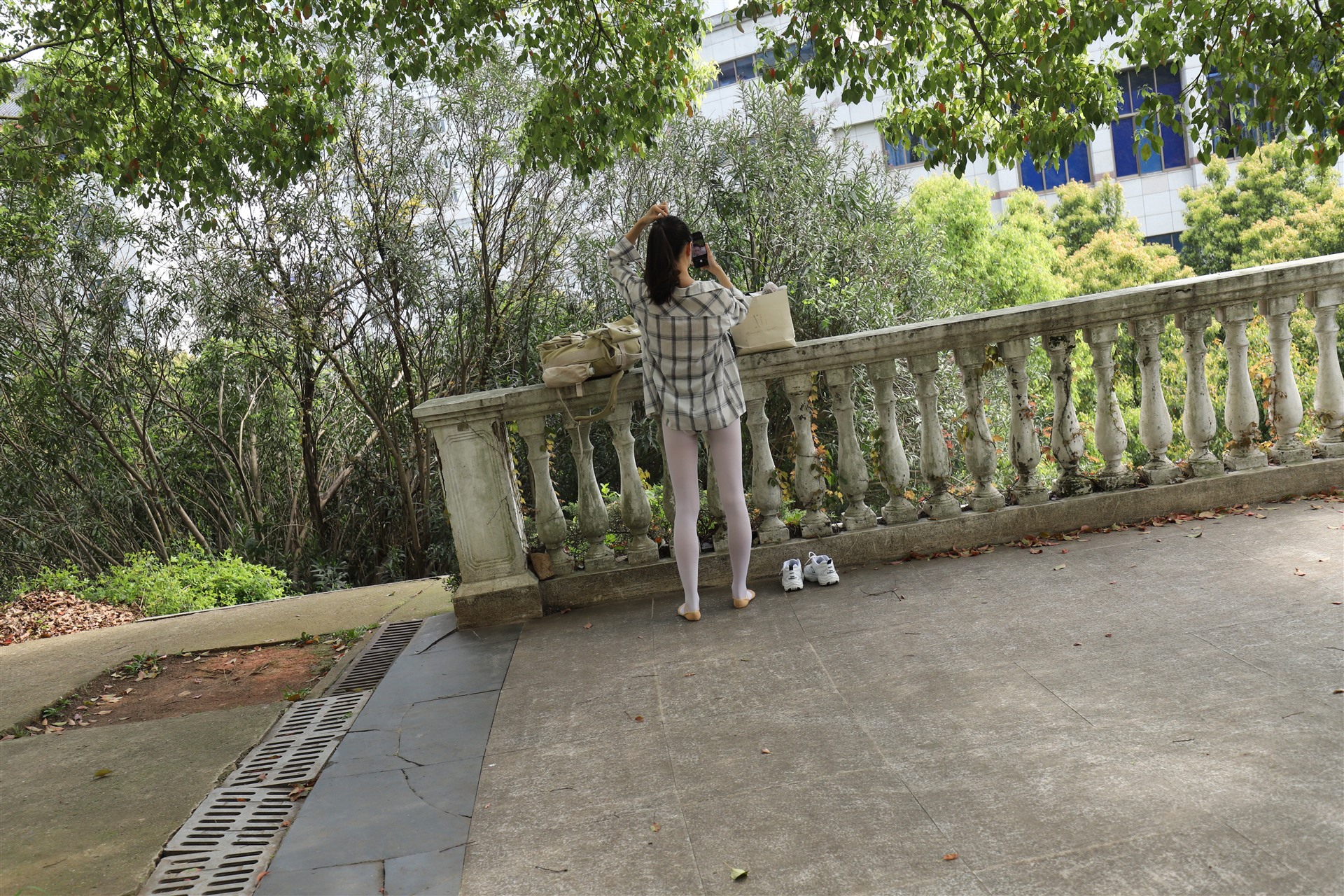 《学妹练舞丝袜脚丫》作品图