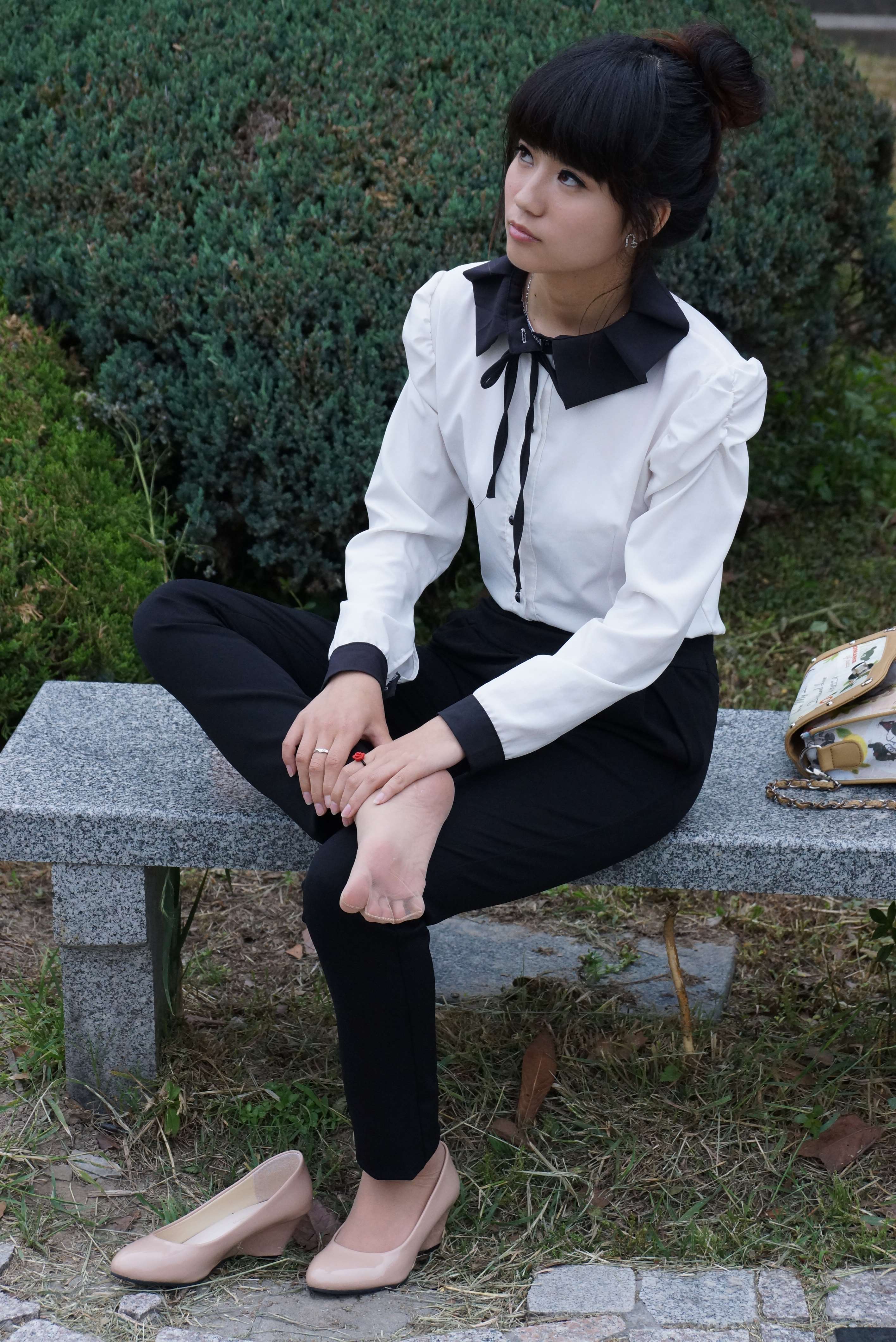 《丝足玩橘子》作品图