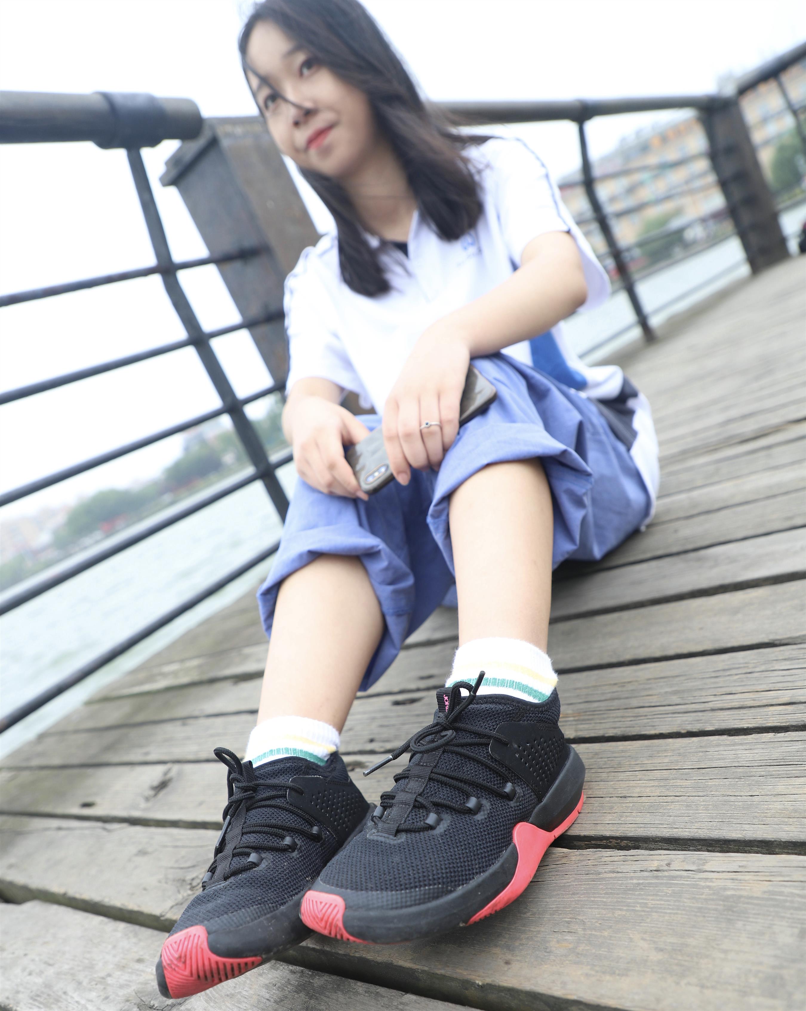 《校服运动鞋の棉袜脚丫+视频1个》作品图