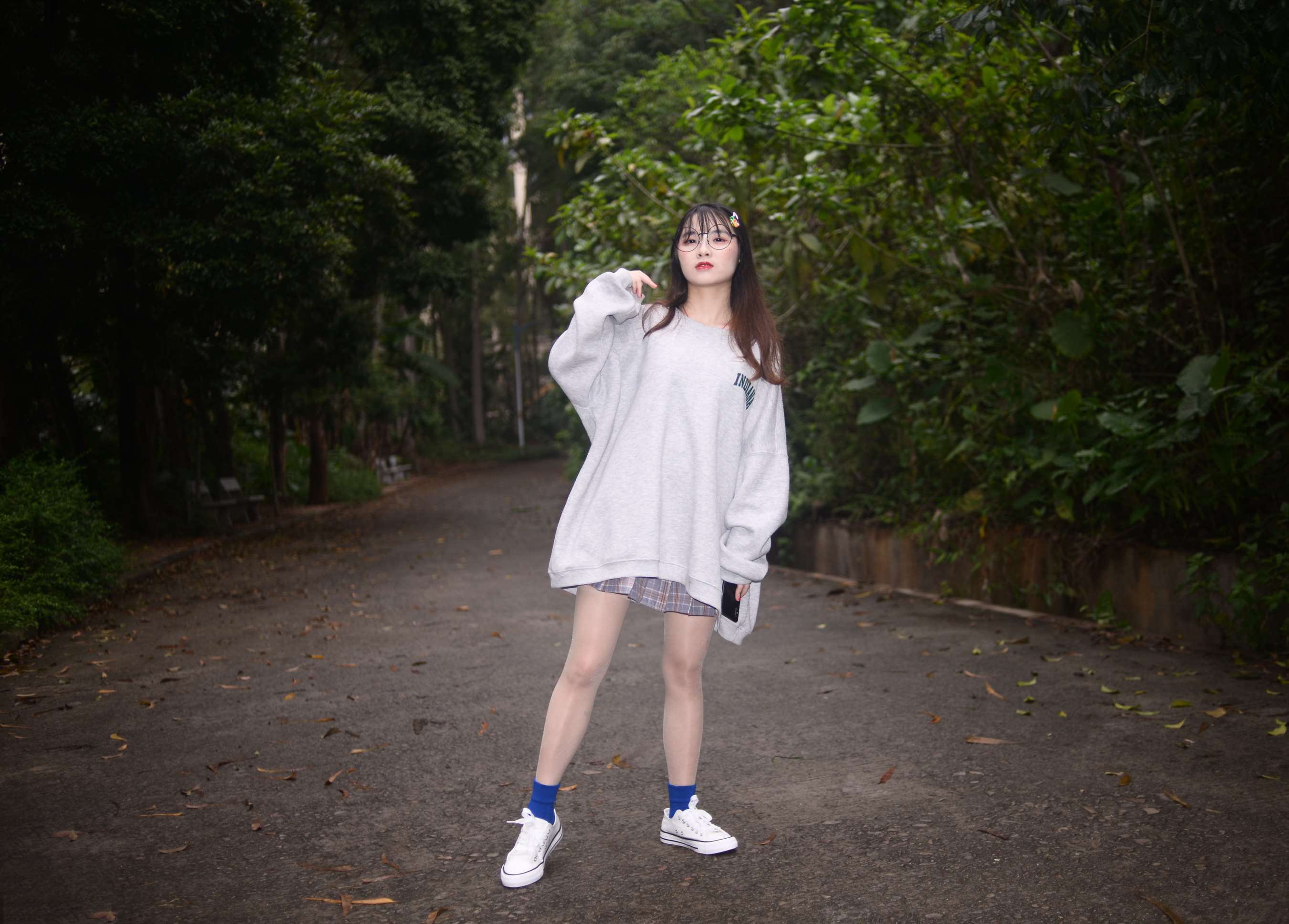 《优米学妹 裙摆撑得起所有温柔和盛夏》作品图