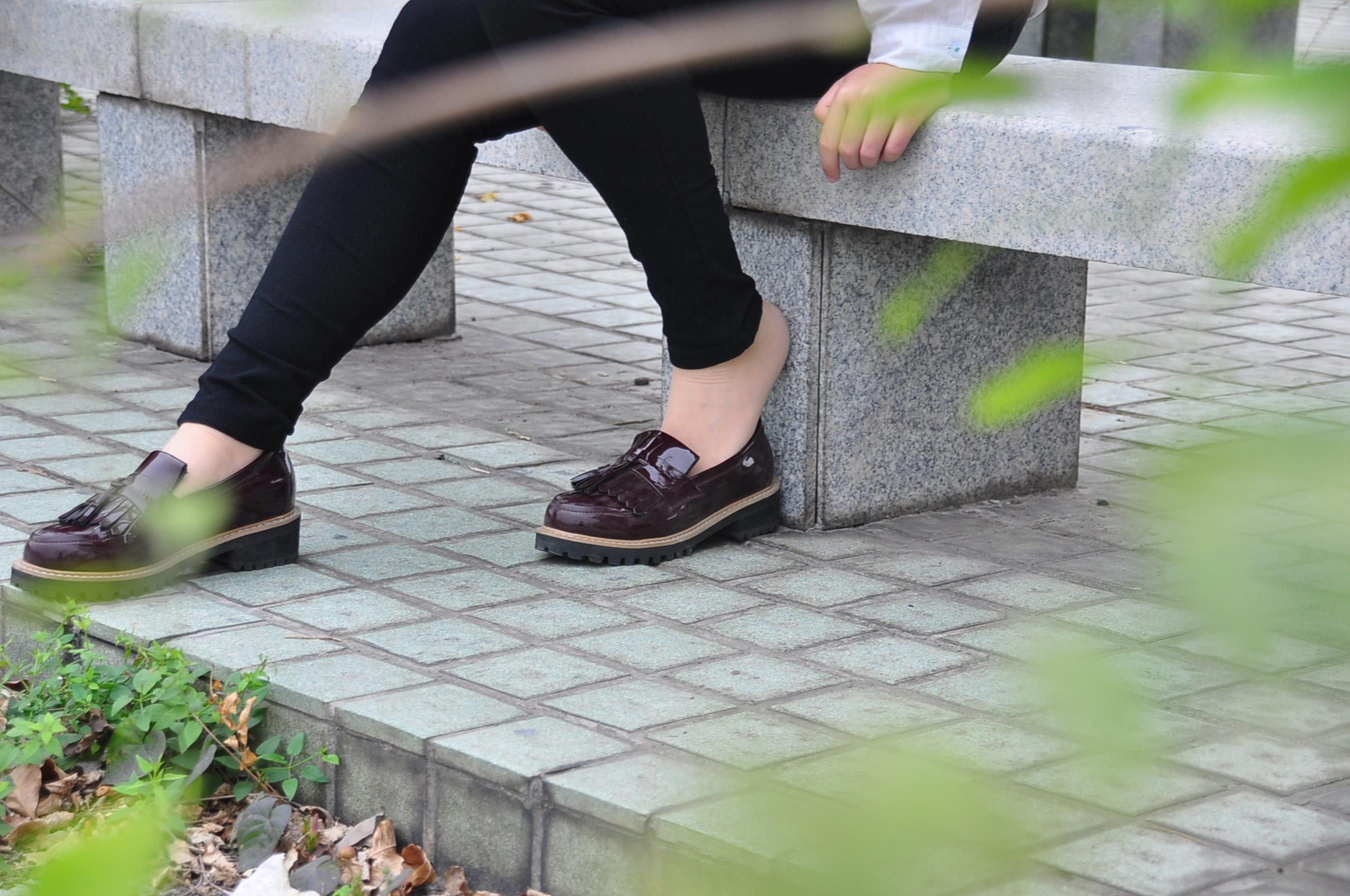 《校园甜美型师妹展短丝》作品图