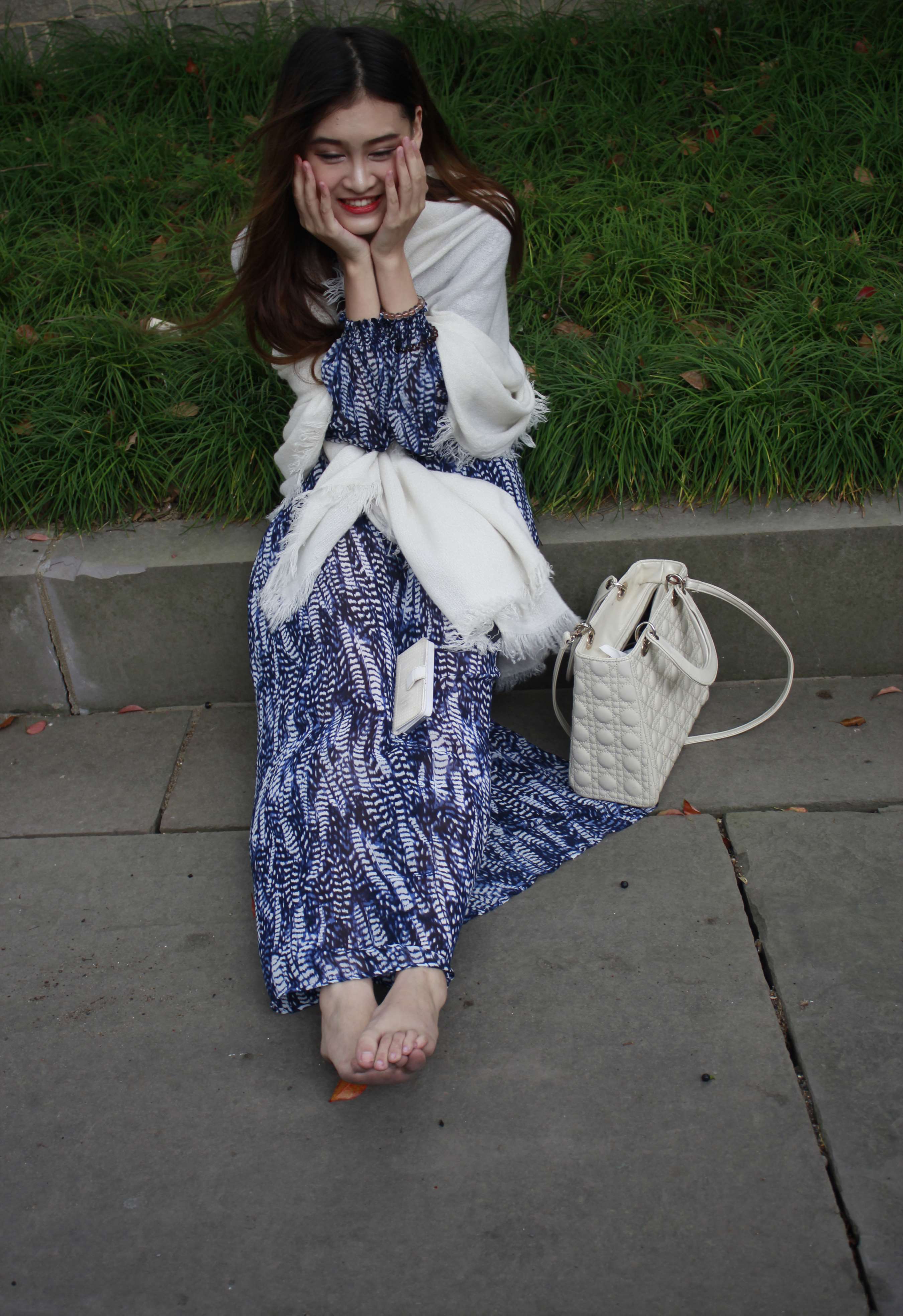 《花裙の嫩足》作品图