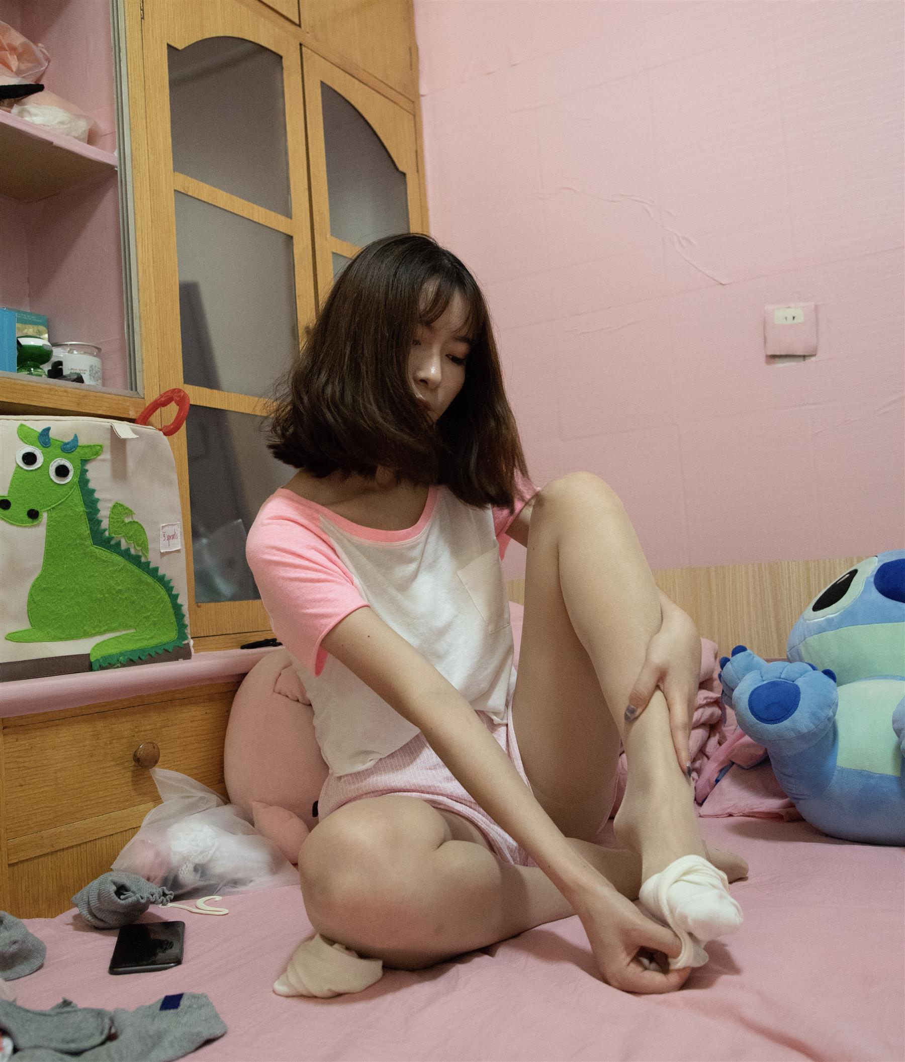 《粉色空间の棉袜脚丫》作品图