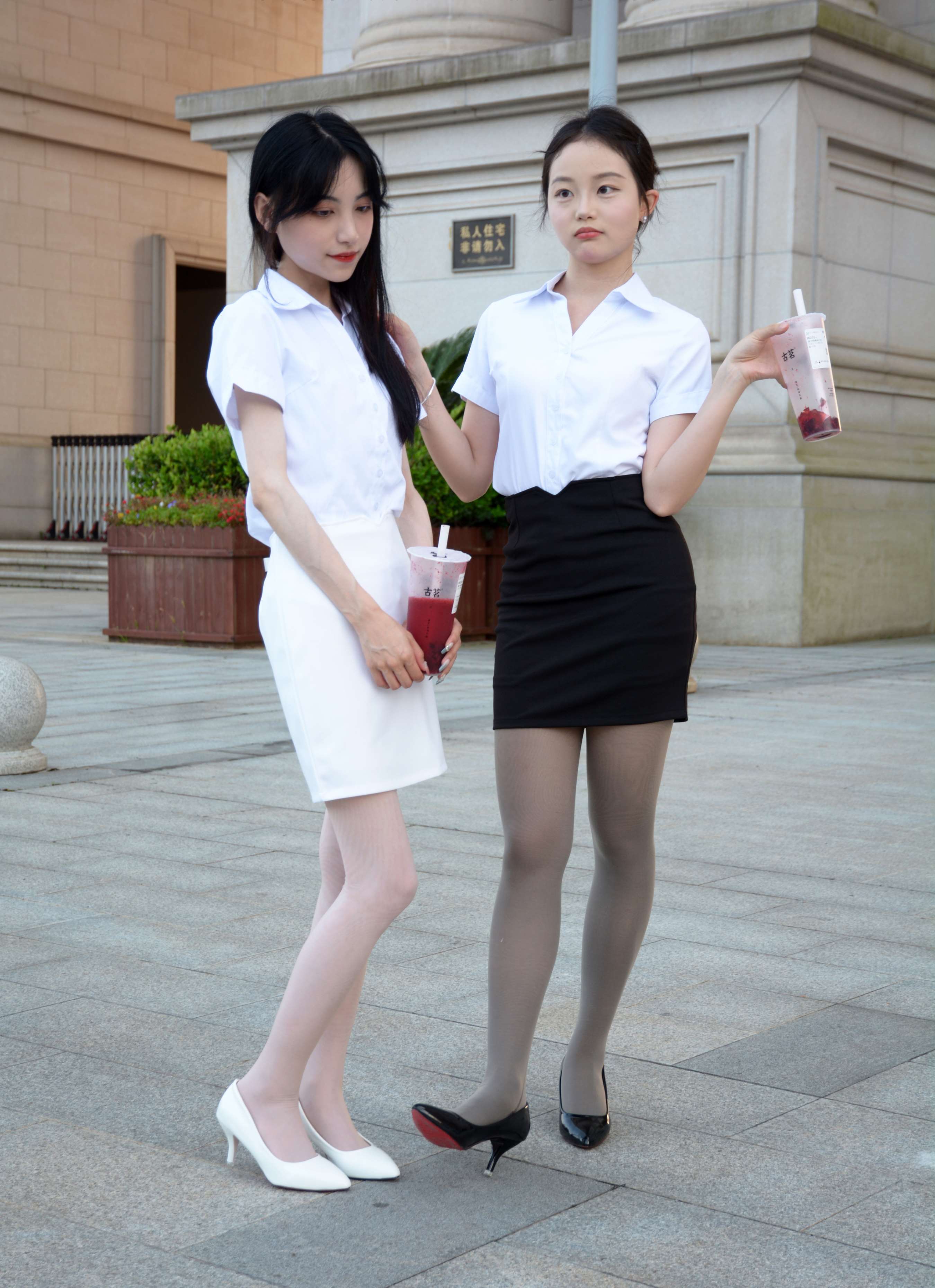 《柒柒、双双-黑白正装》作品图