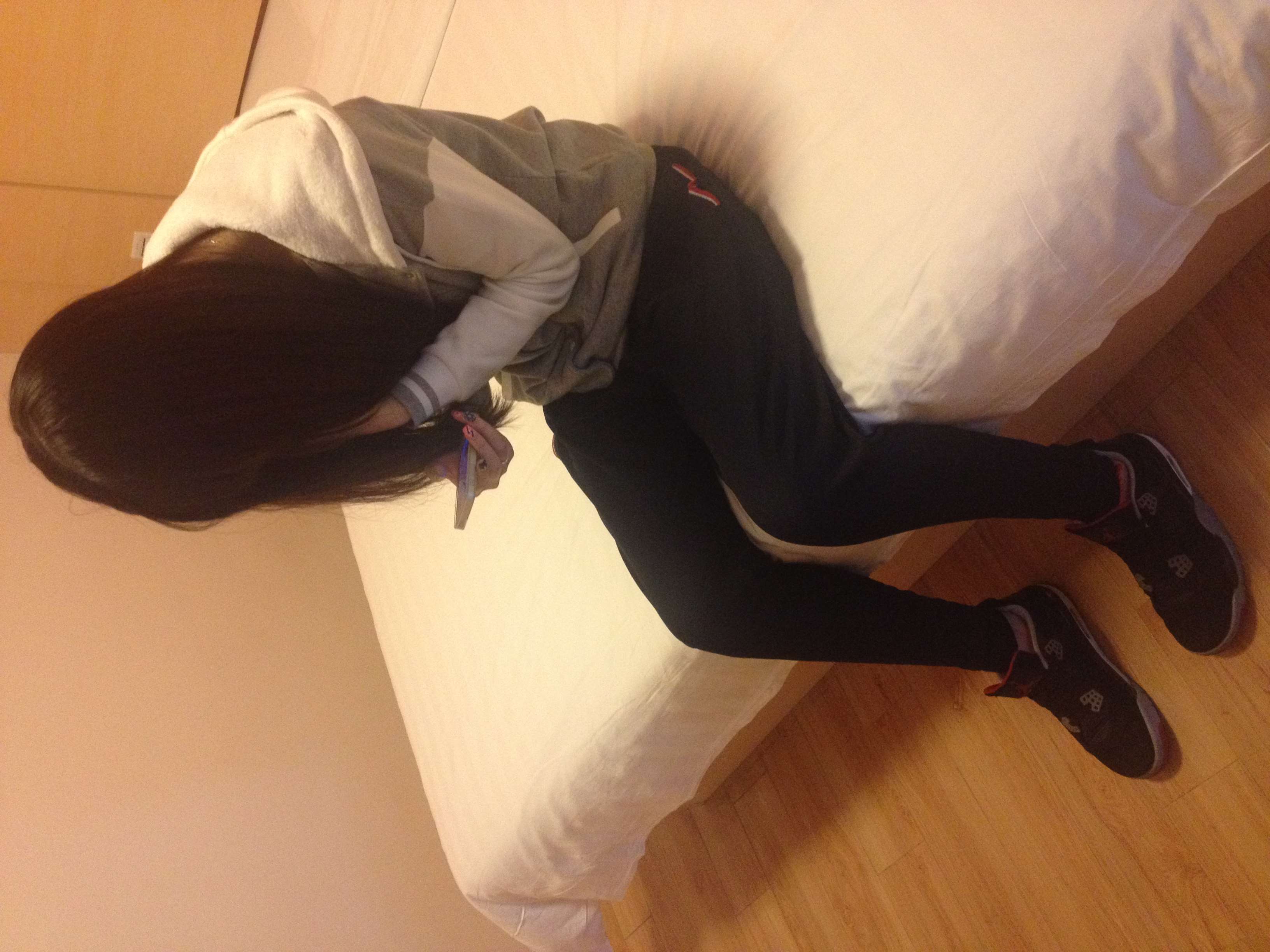 《旅馆运动鞋の船袜脚》作品图