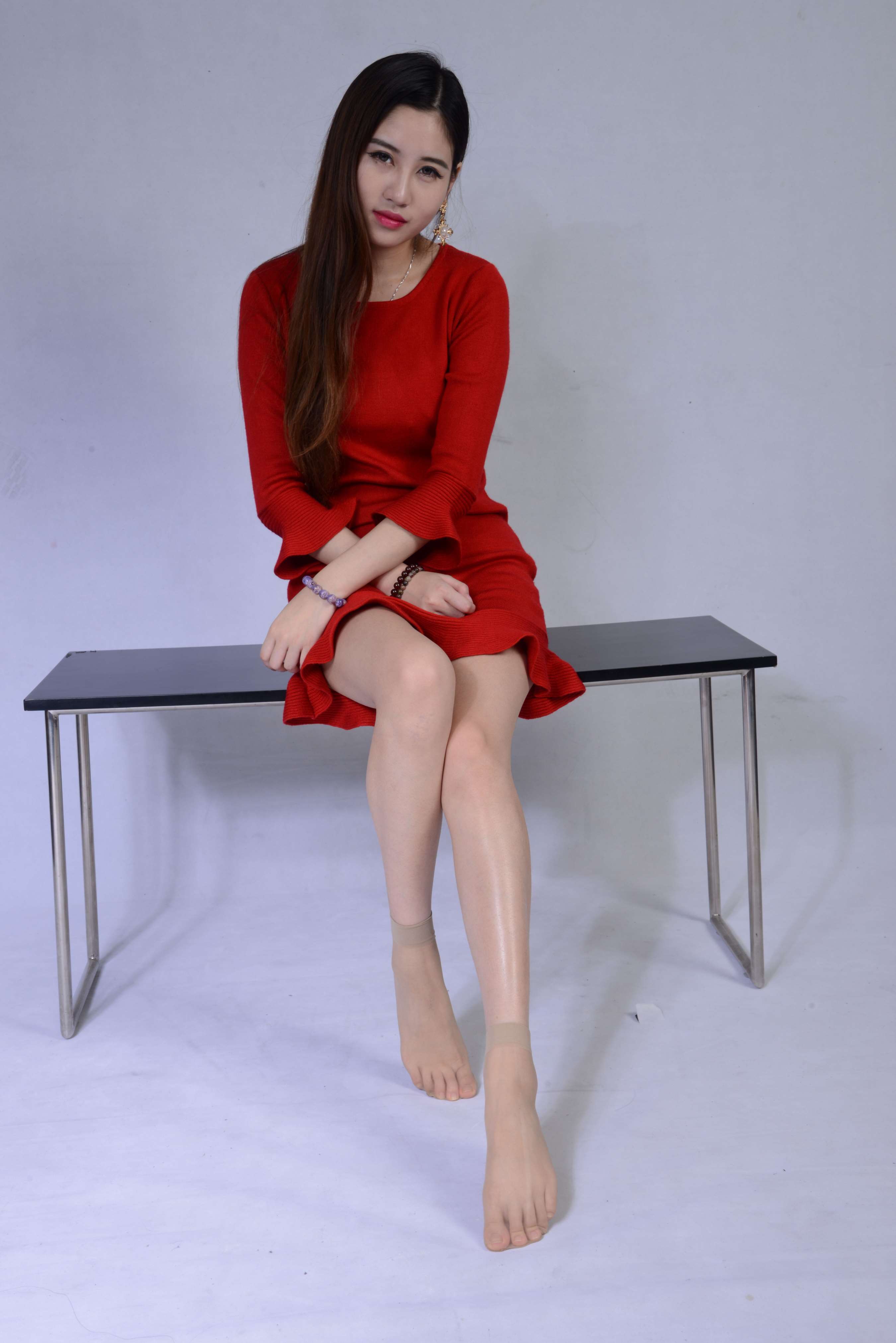 《少女红色包臀裙の短丝》作品图