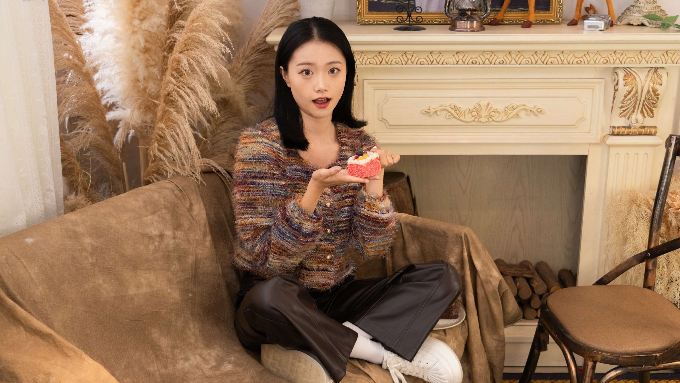 《齐齐-板鞋白棉袜の裸足》作品图