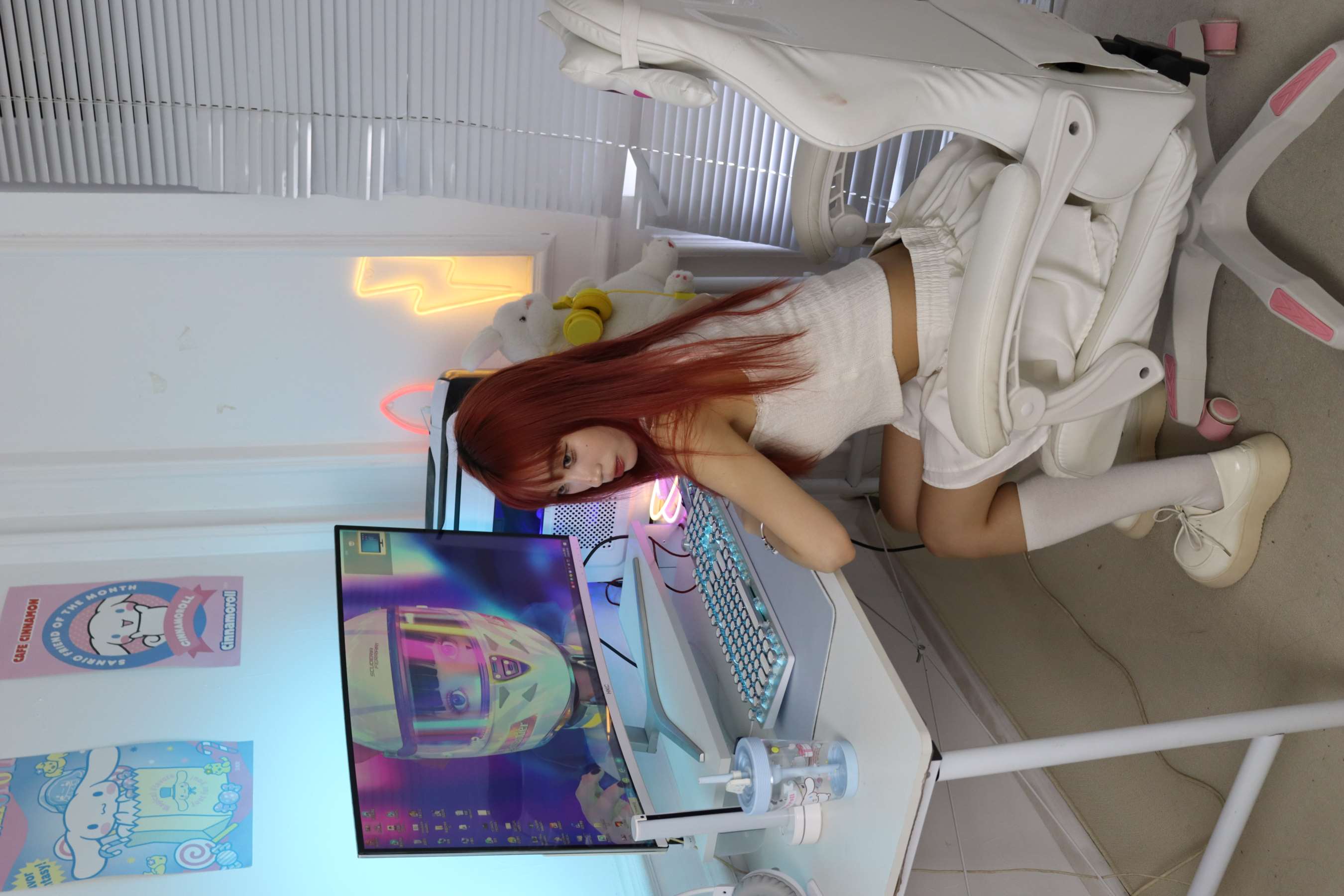 《雪莉 长白袜の嫩足》作品图