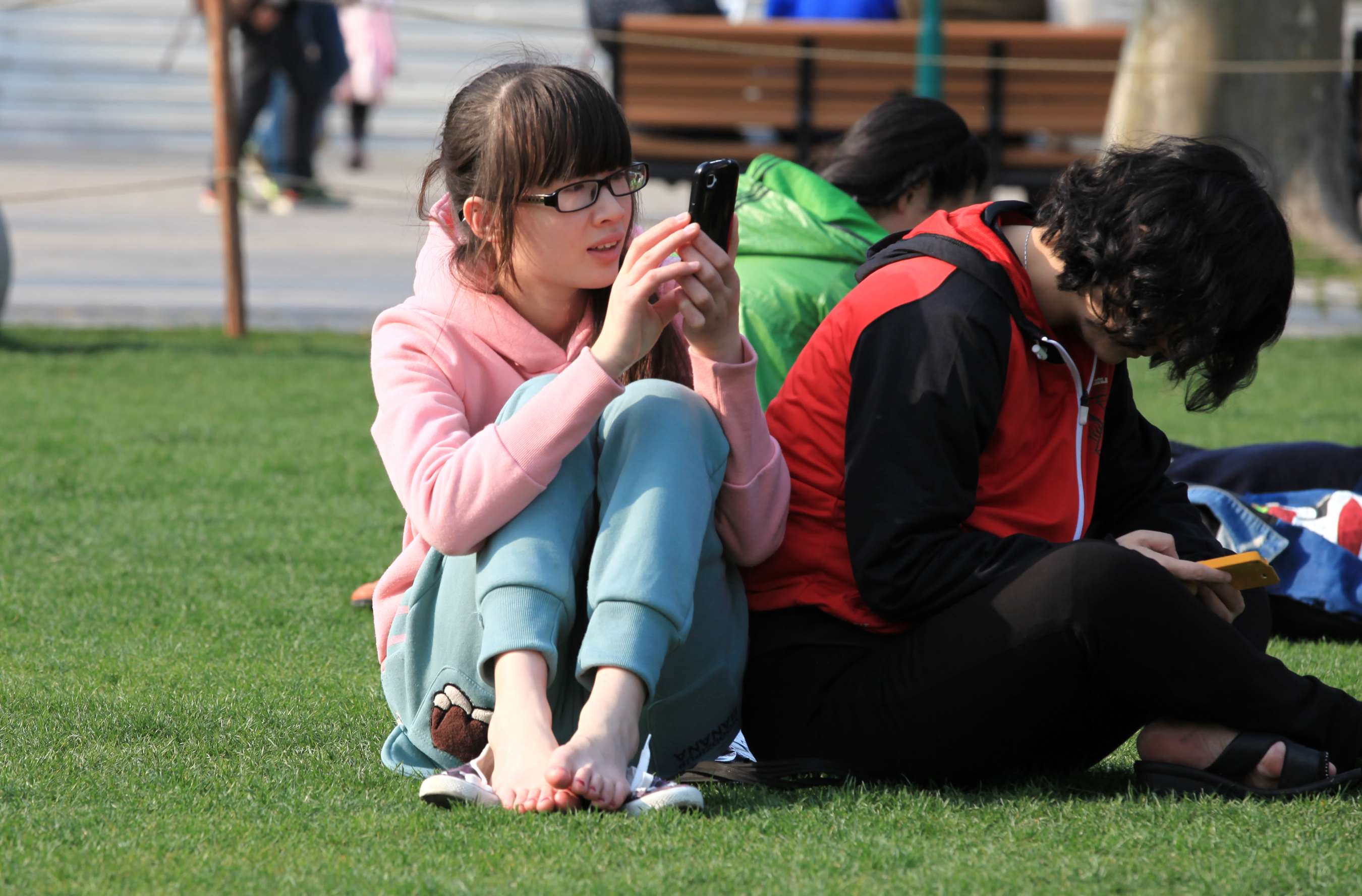 《骨感、细嫩、雪白的少女二趾长艳足》作品图