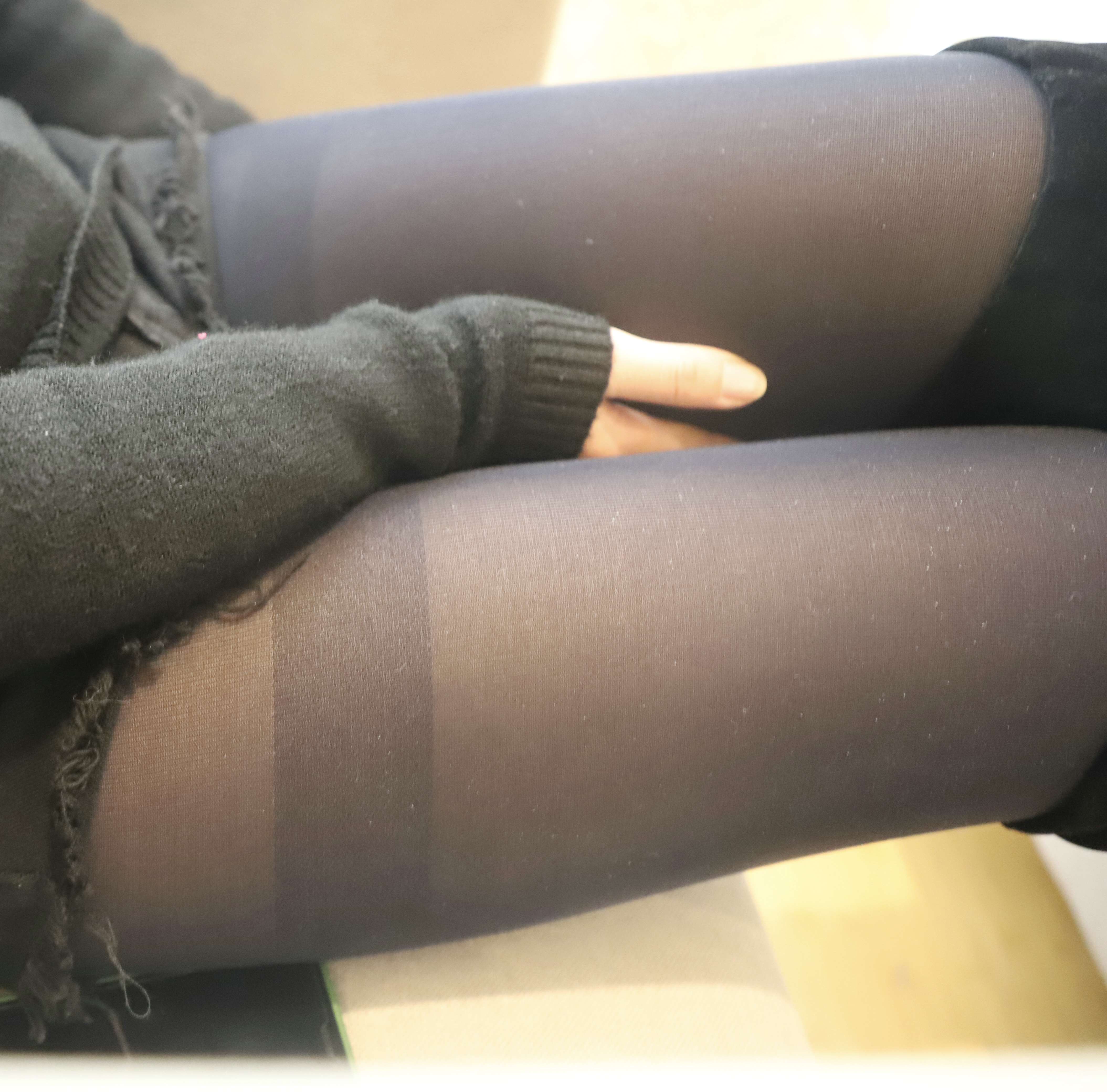 《长靴の黑丝脚丫》作品图