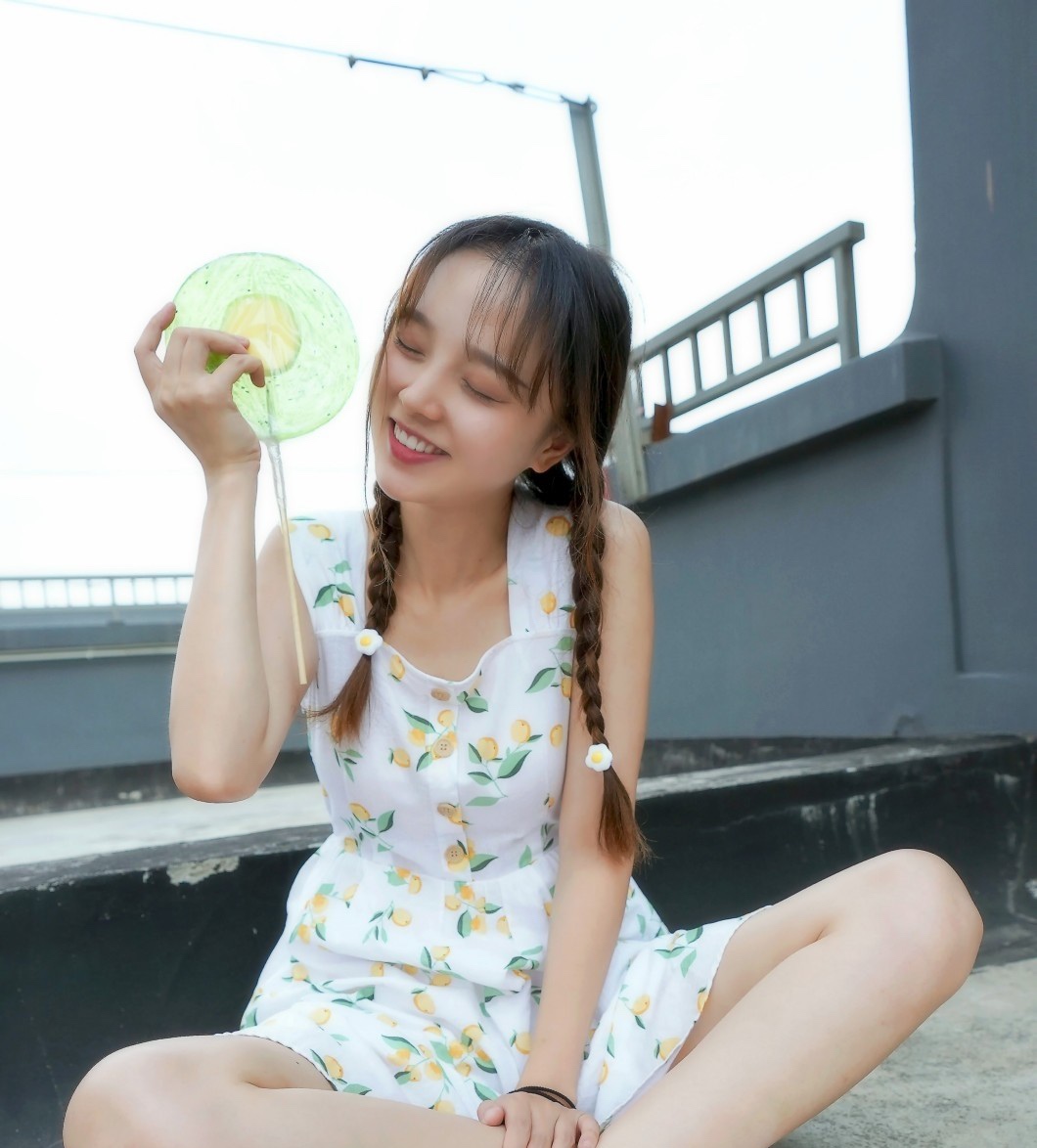 《小玥玥的豹纹棉袜脚》作品图