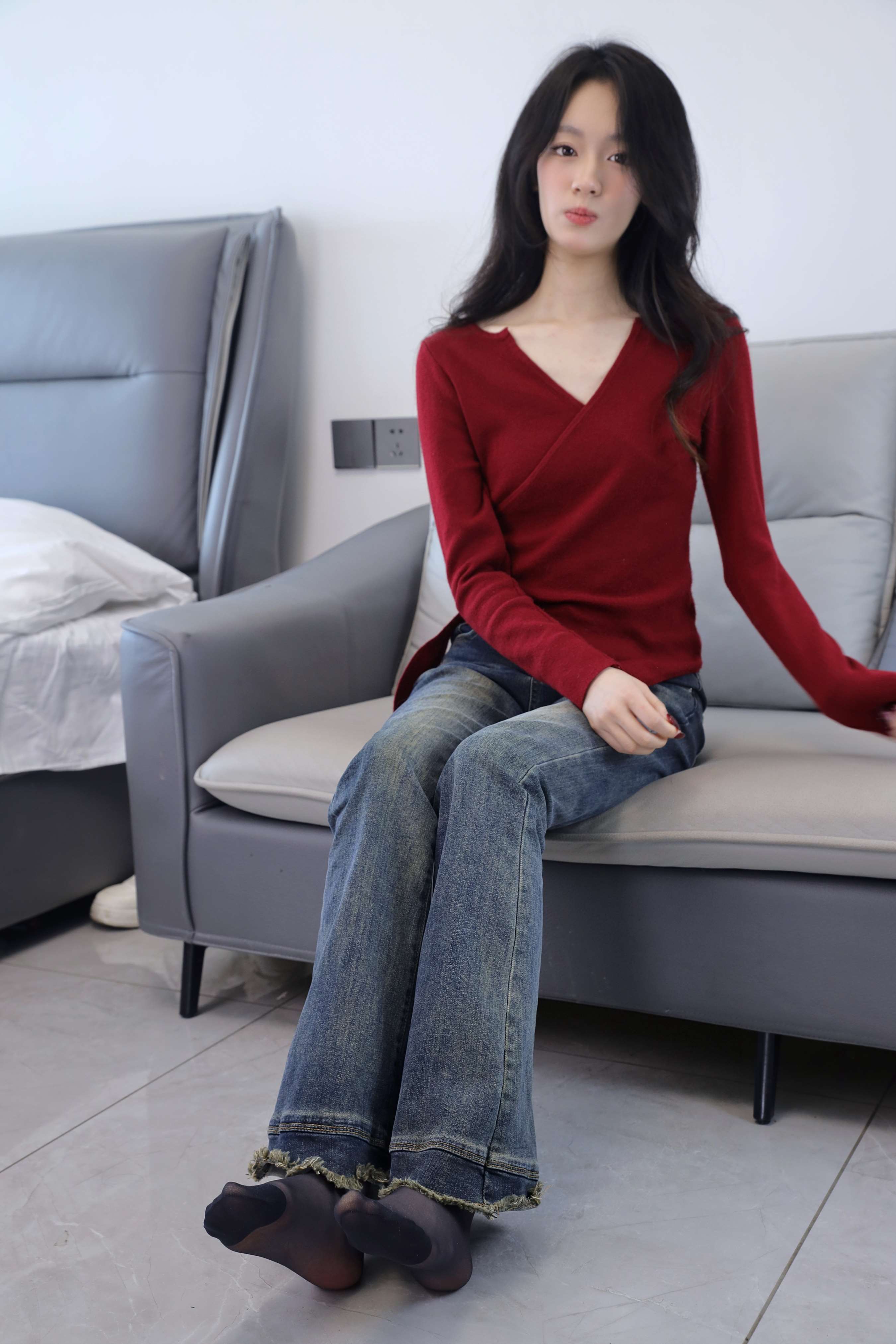 《小艺牛仔裤、黑丝、嫩足》作品图