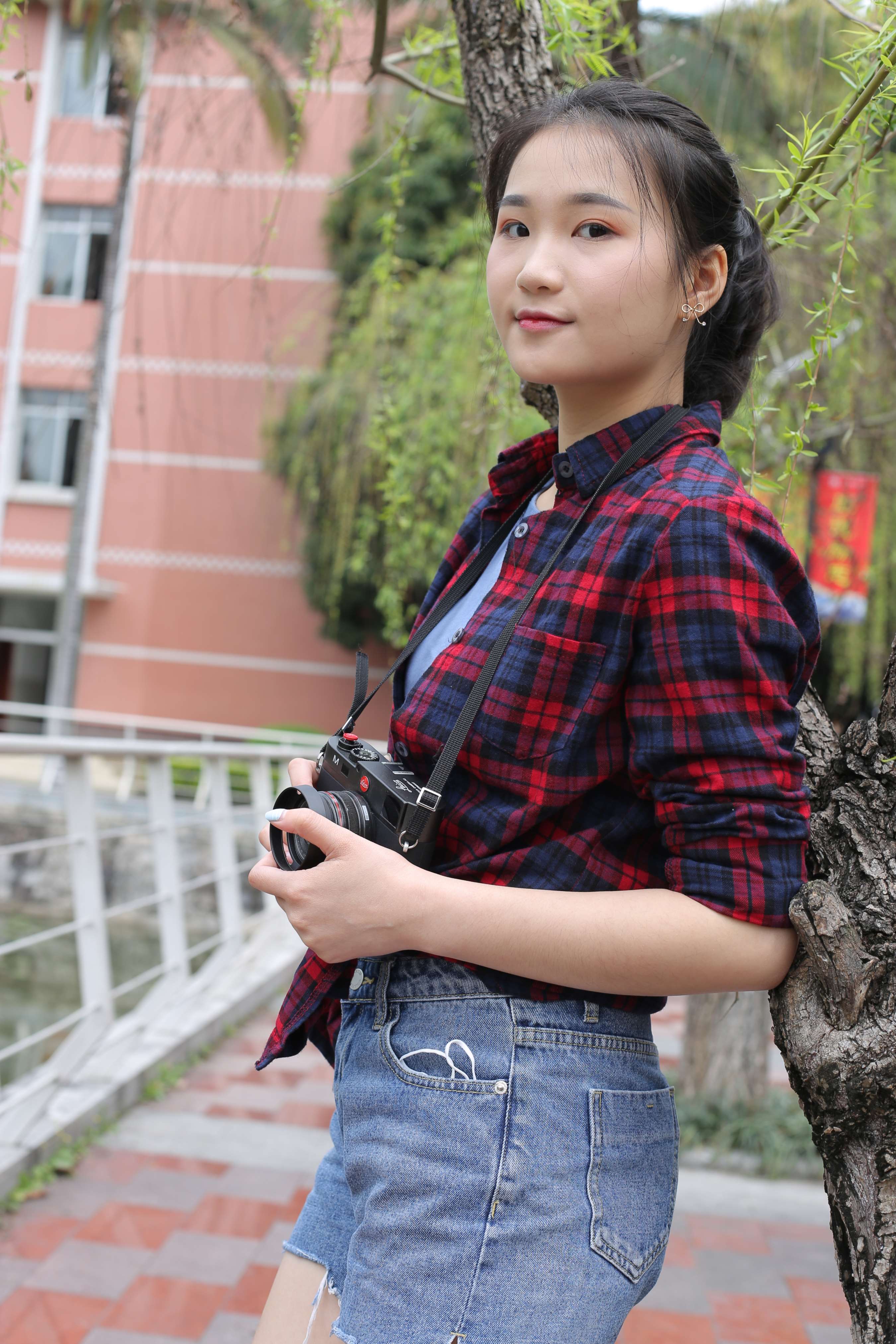 《热裤板鞋嫩脚丫》作品图