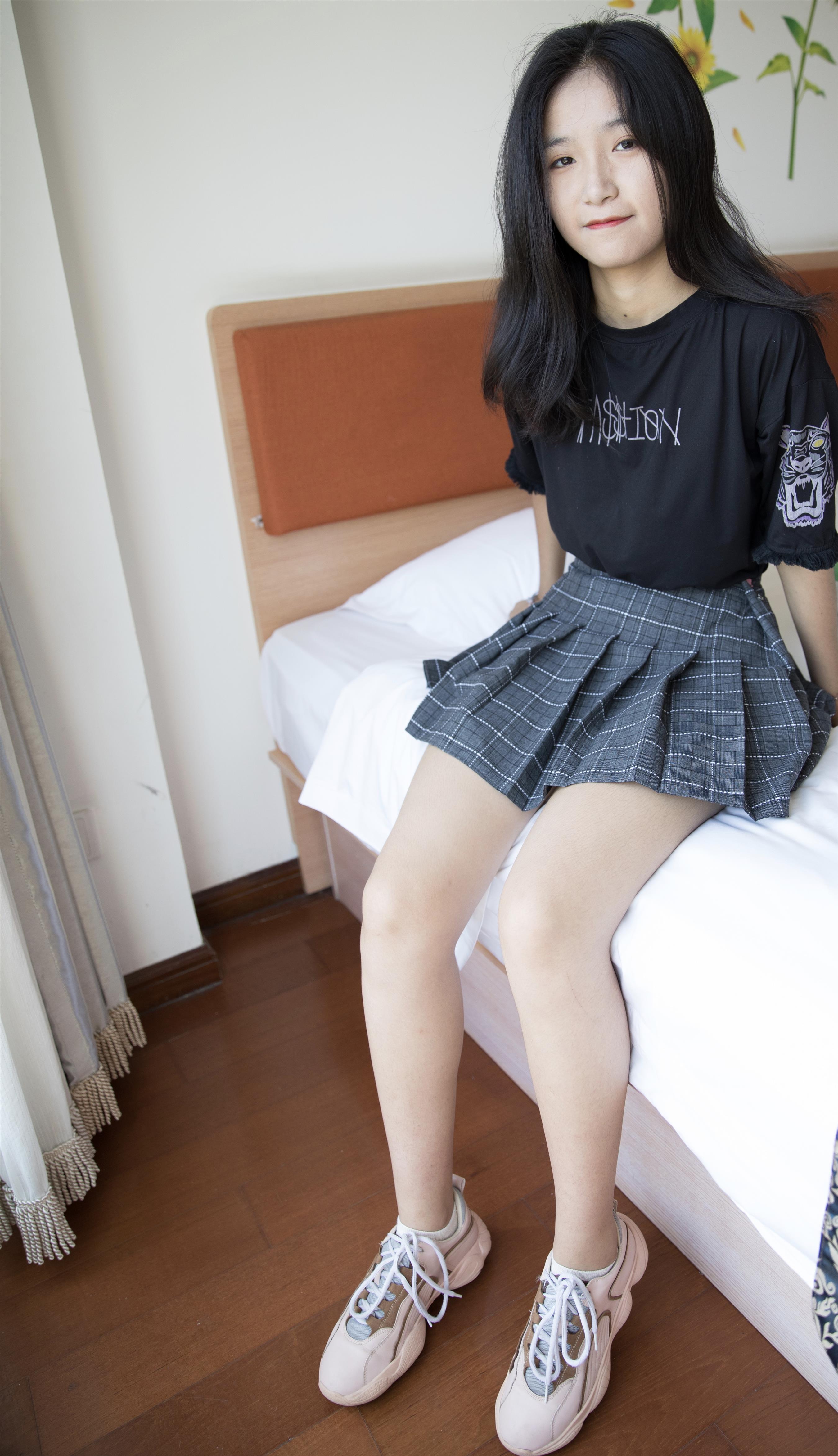 《高腰百褶裙の棉袜脚丫+视频1个》作品图