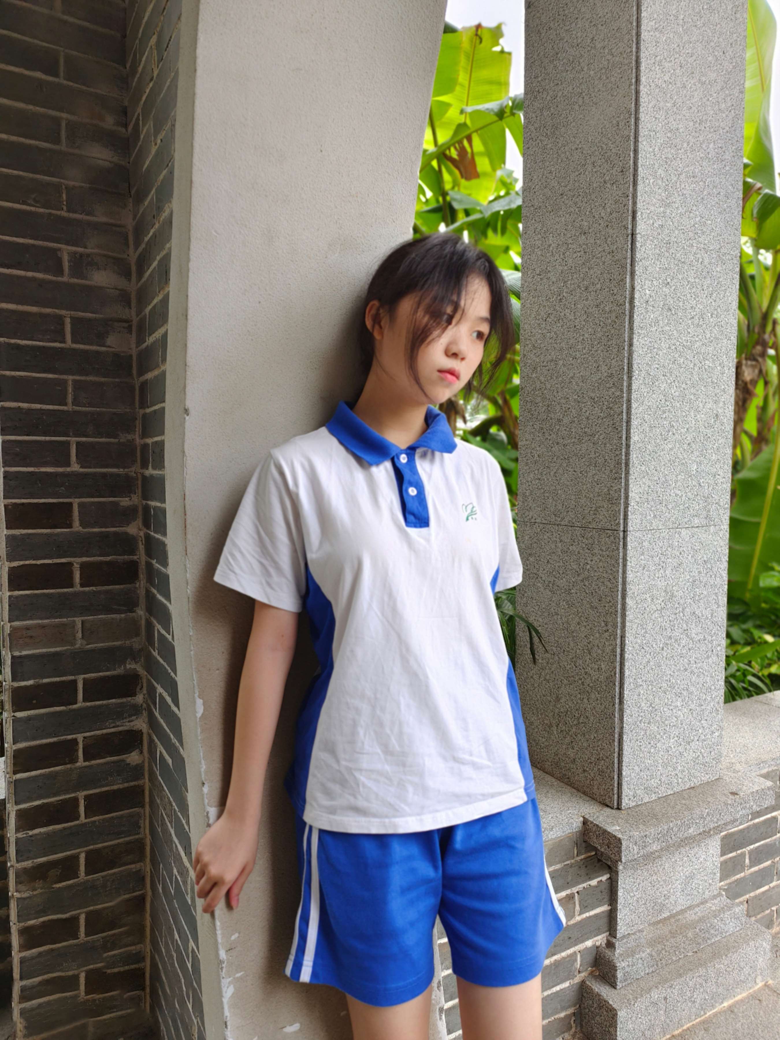 《学生小鱼校服の嫩足》作品图