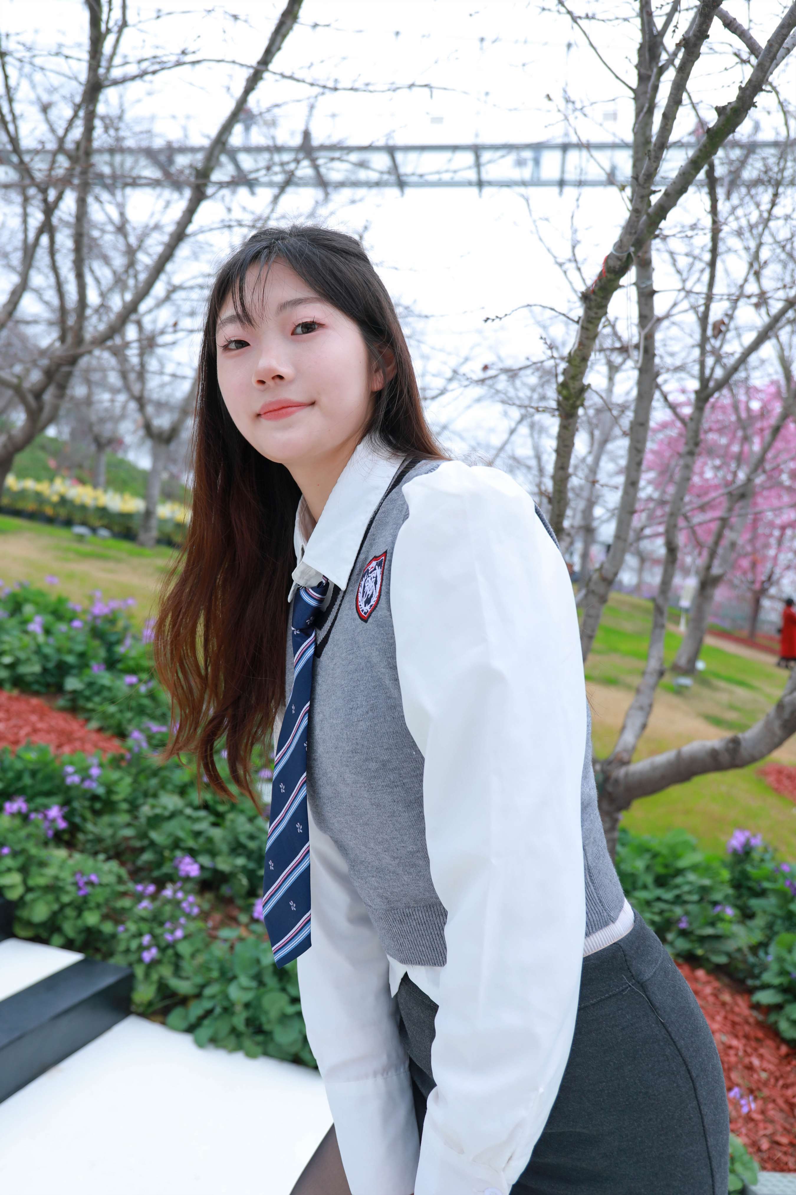 《小天职业装踏青》作品图