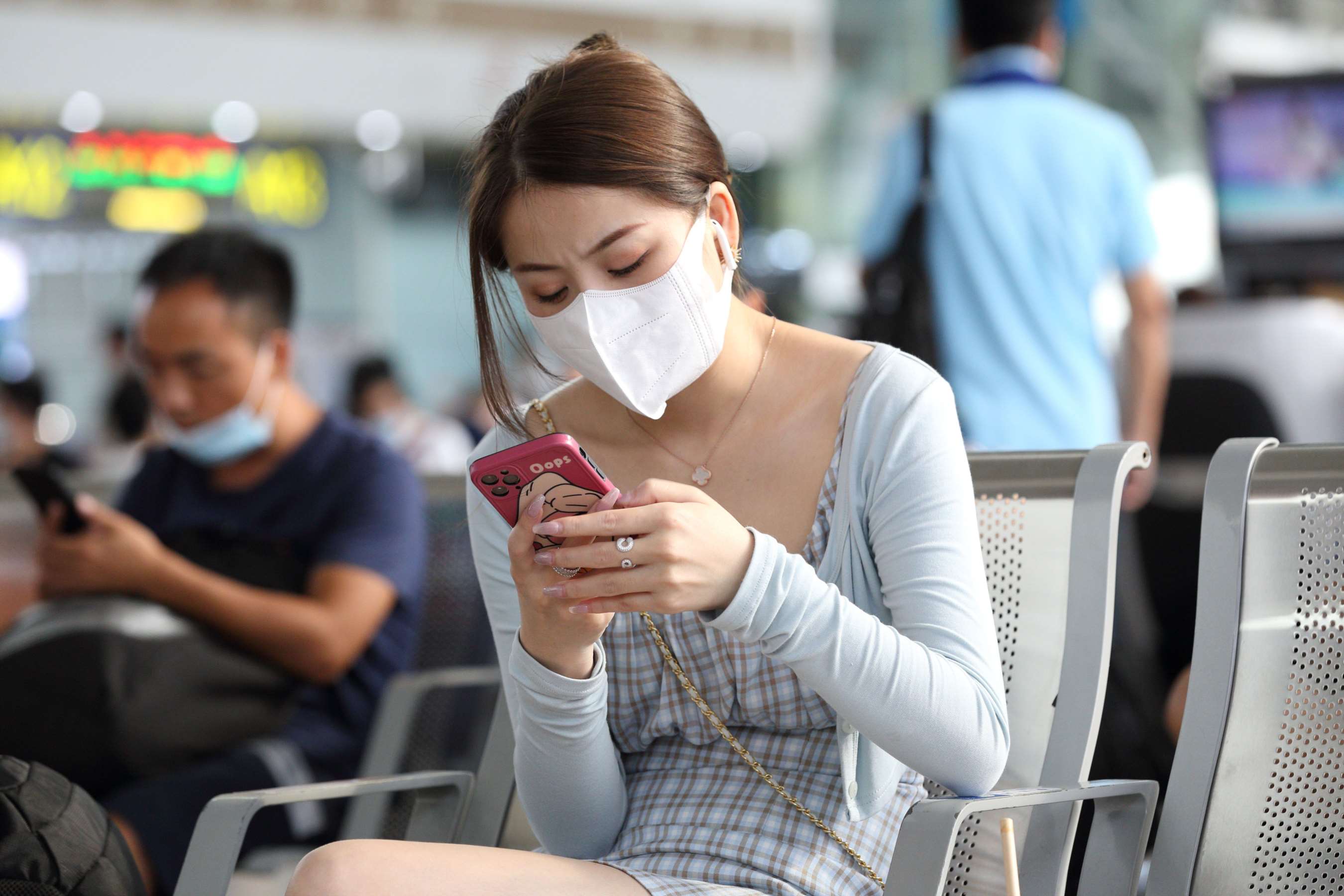 《打扮时尚身材超好的极品女神修长的脚丫》作品图