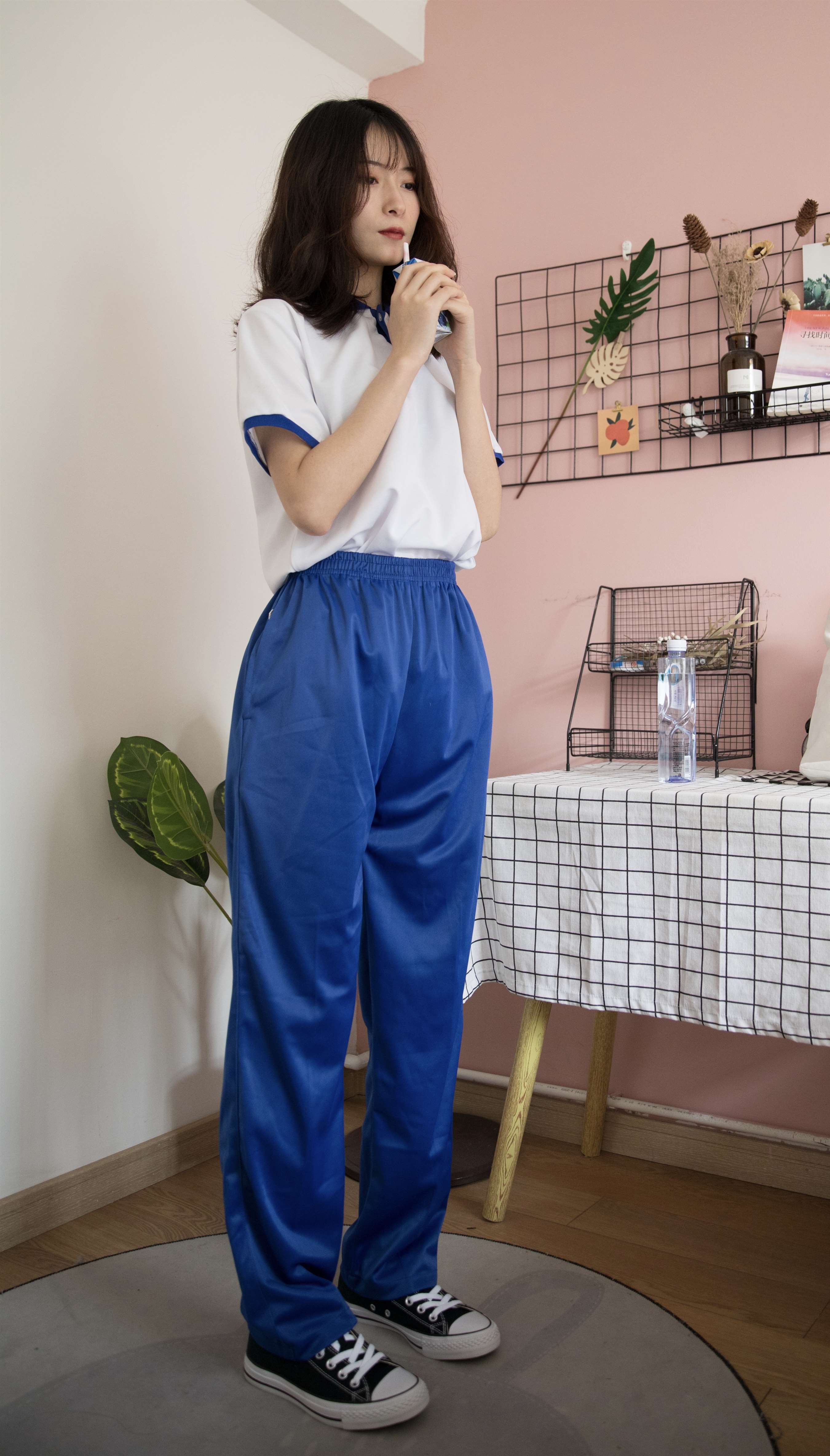 《校服女孩的帆布鞋の船袜脚【套图+视频】》作品图