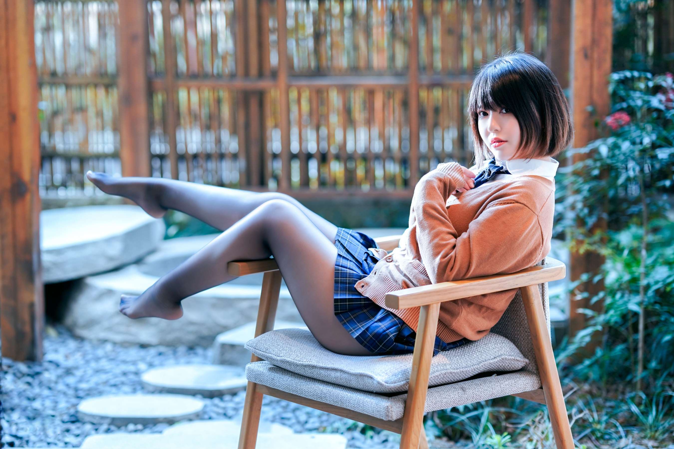 《半半子-彼女の制服》作品图