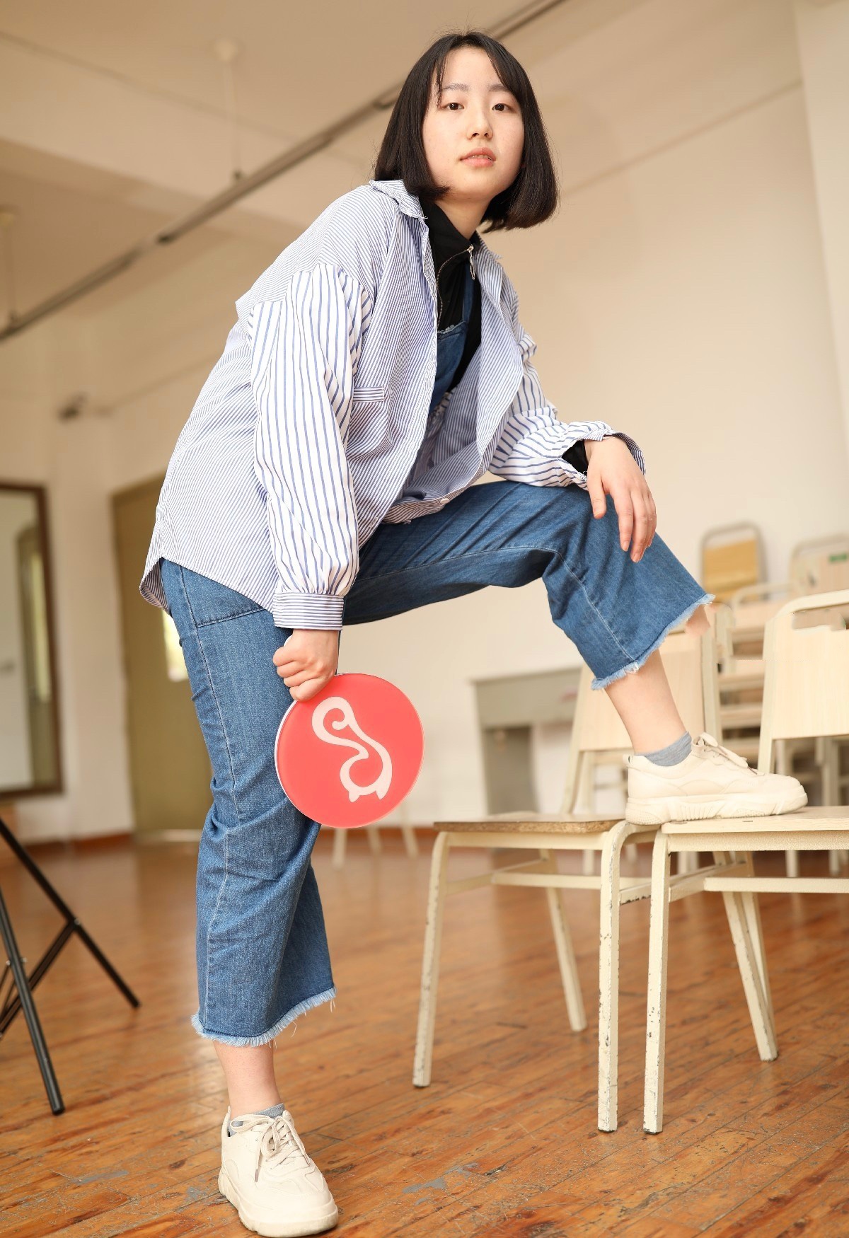 《舞蹈室里的棉袜脚》作品图